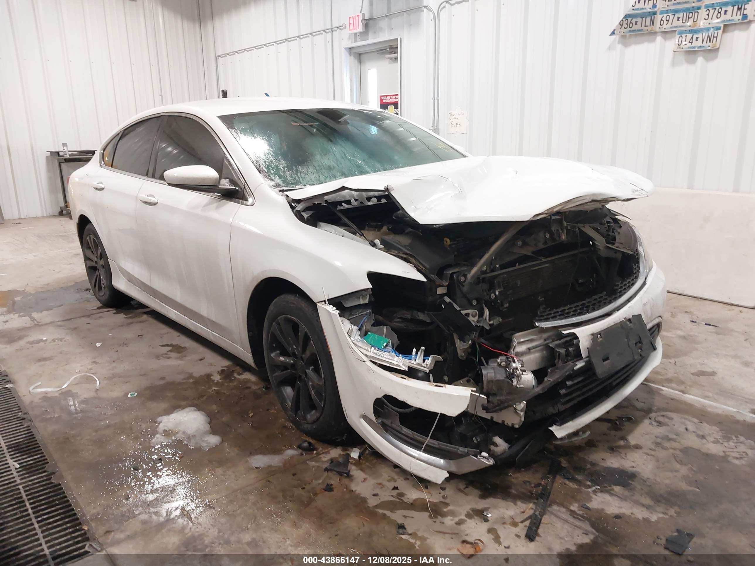 CHRYSLER 200 image 6