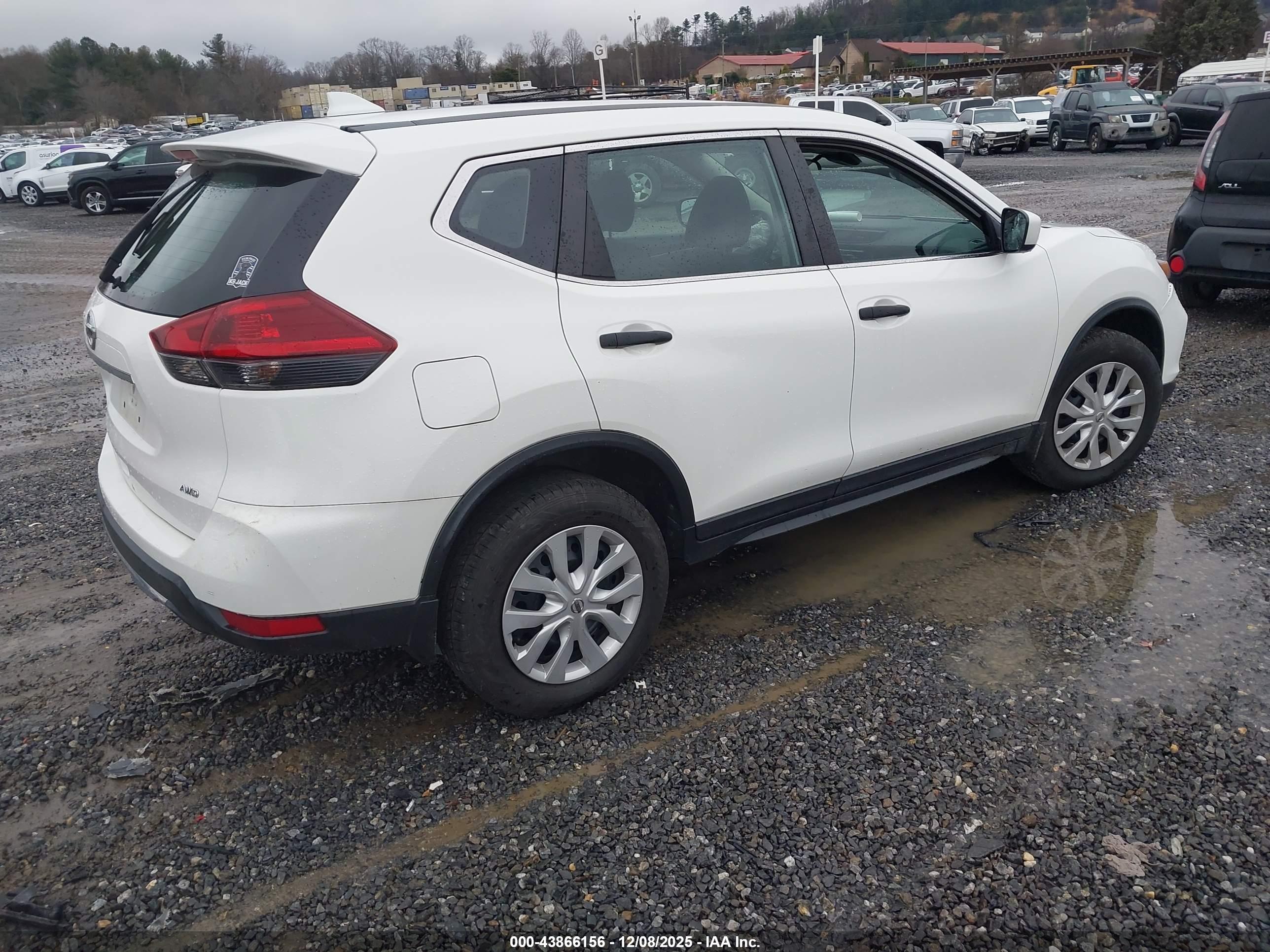 NISSAN ROGUE image 4