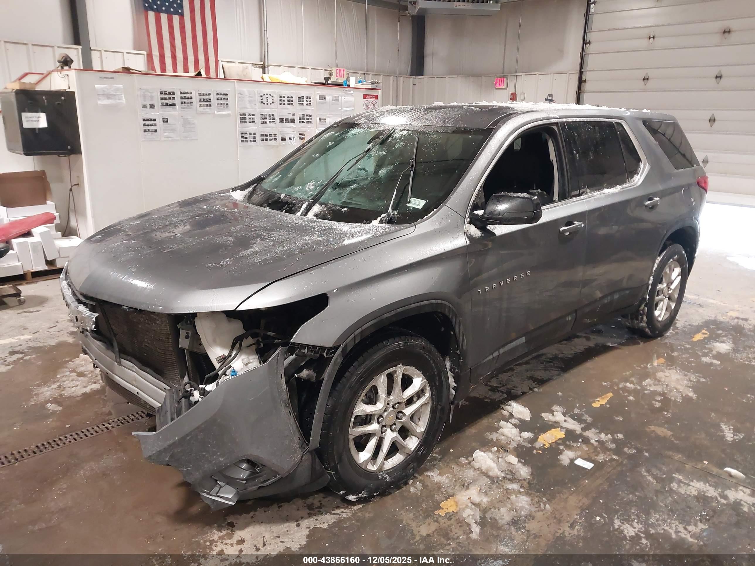 CHEVROLET TRAVERSE image 2