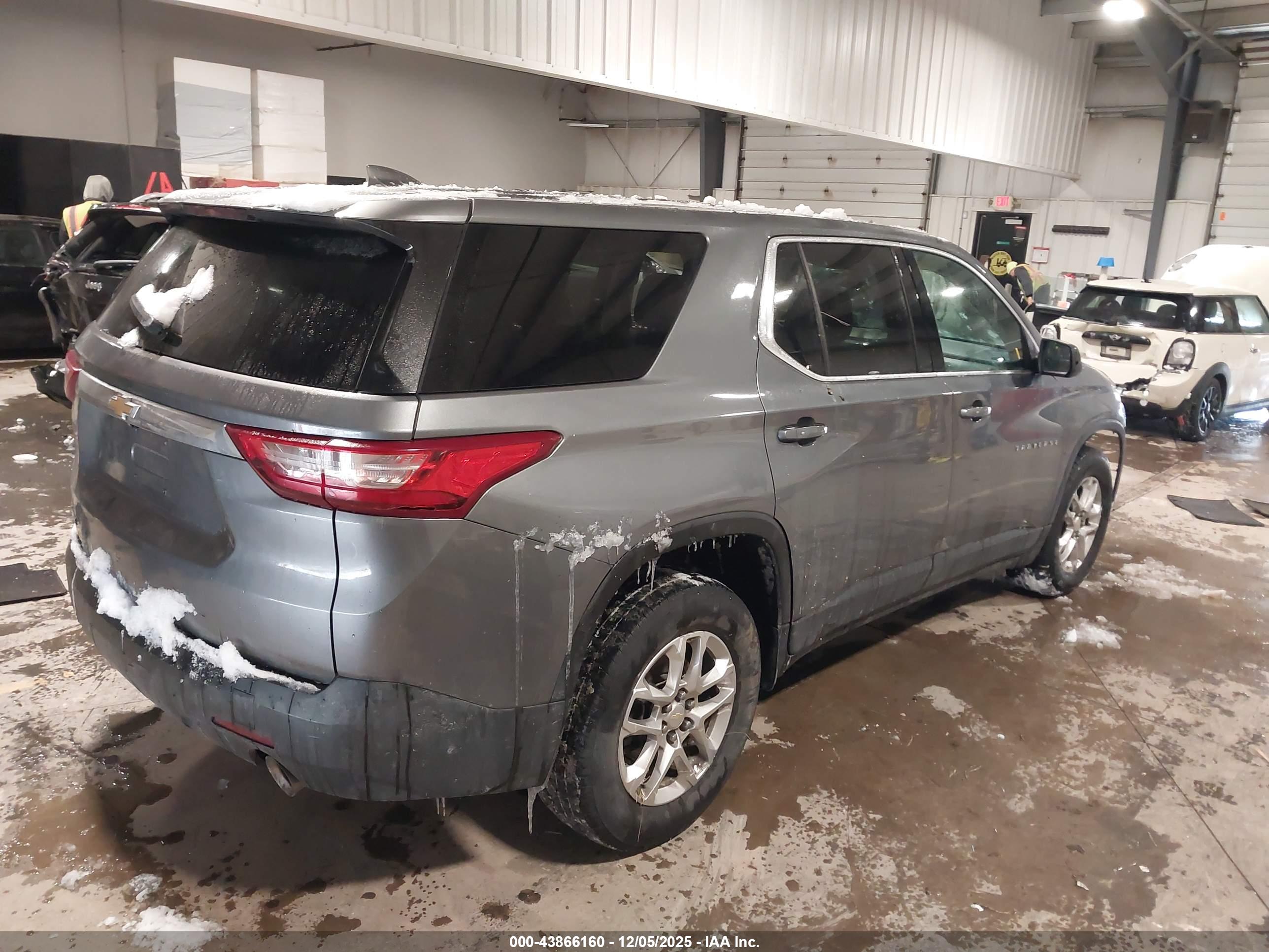 CHEVROLET TRAVERSE image 4