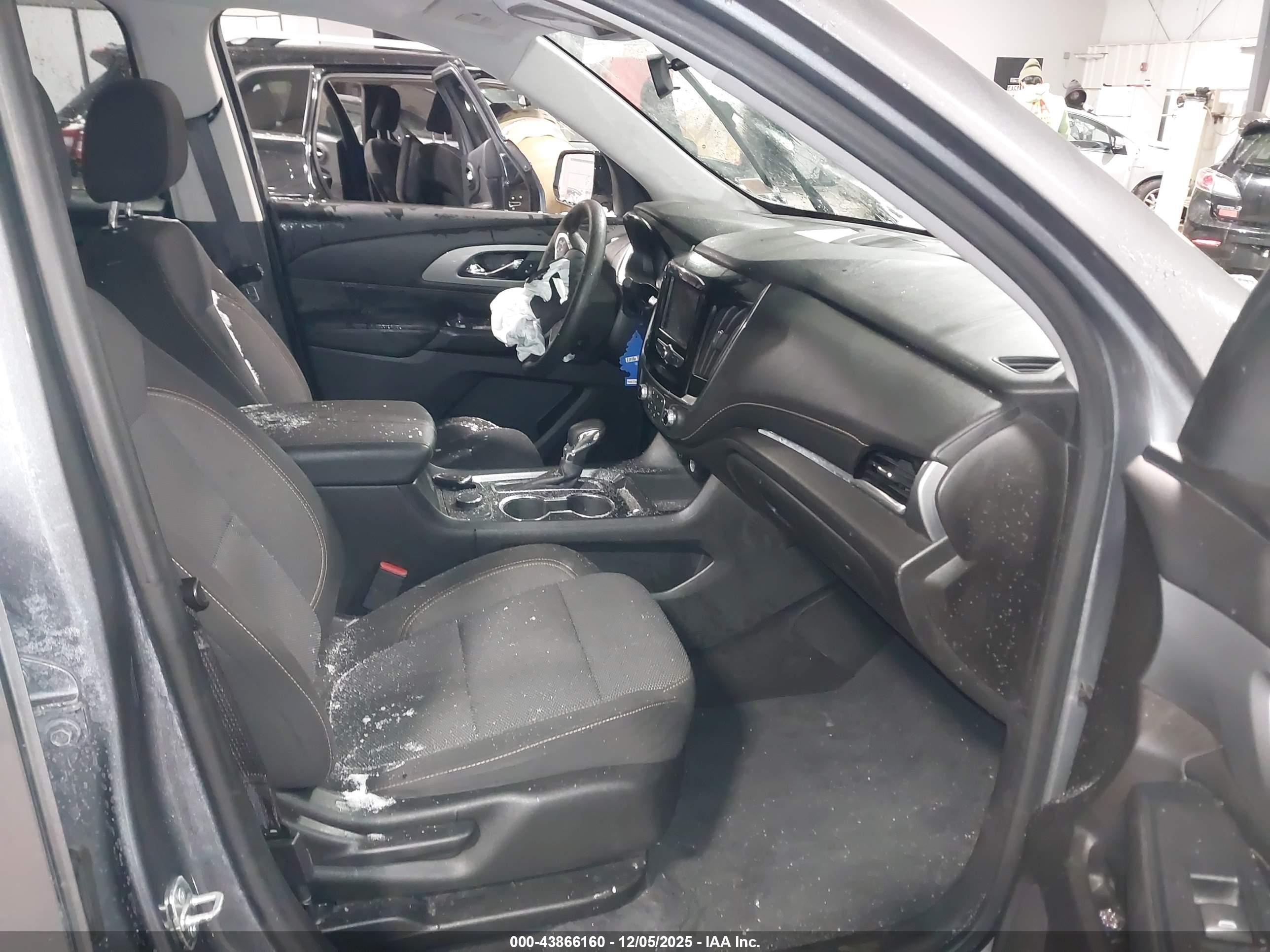 CHEVROLET TRAVERSE image 5