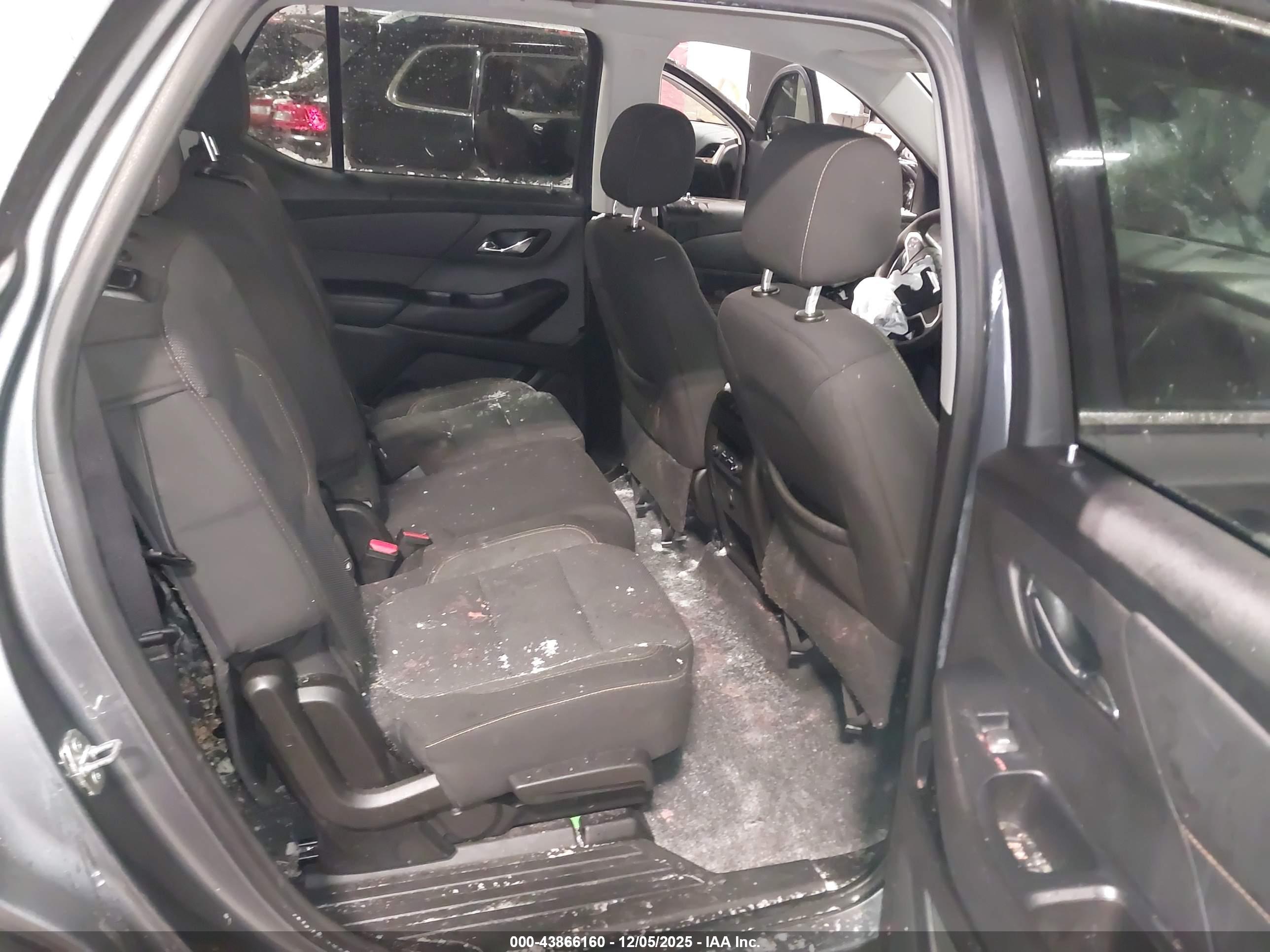 CHEVROLET TRAVERSE image 8