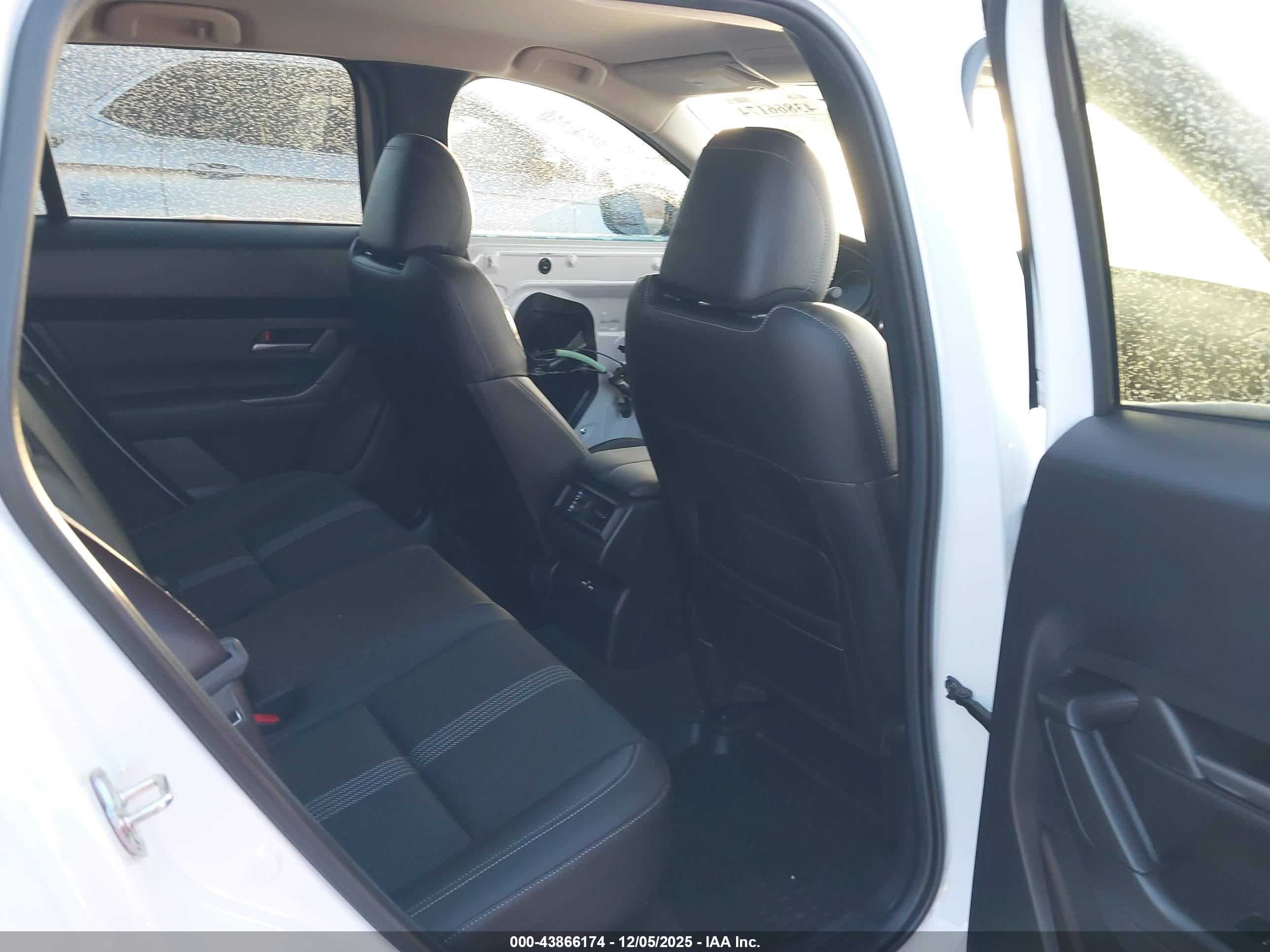 MAZDA CX-50 image 8