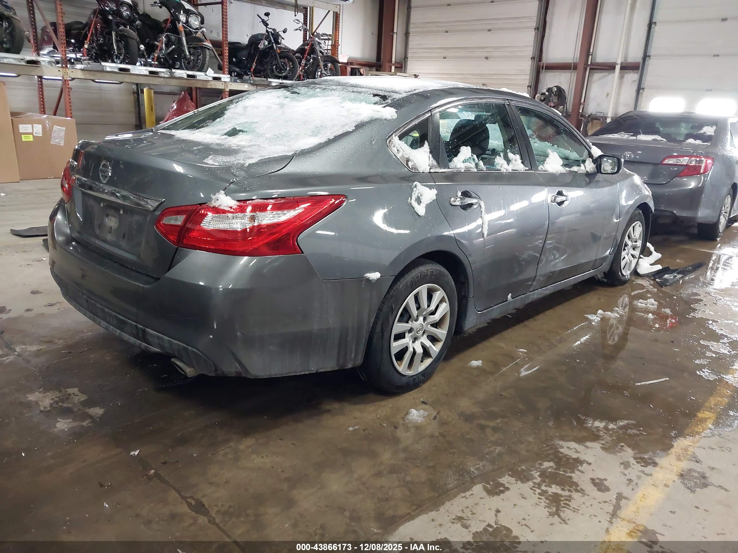 NISSAN ALTIMA image 4