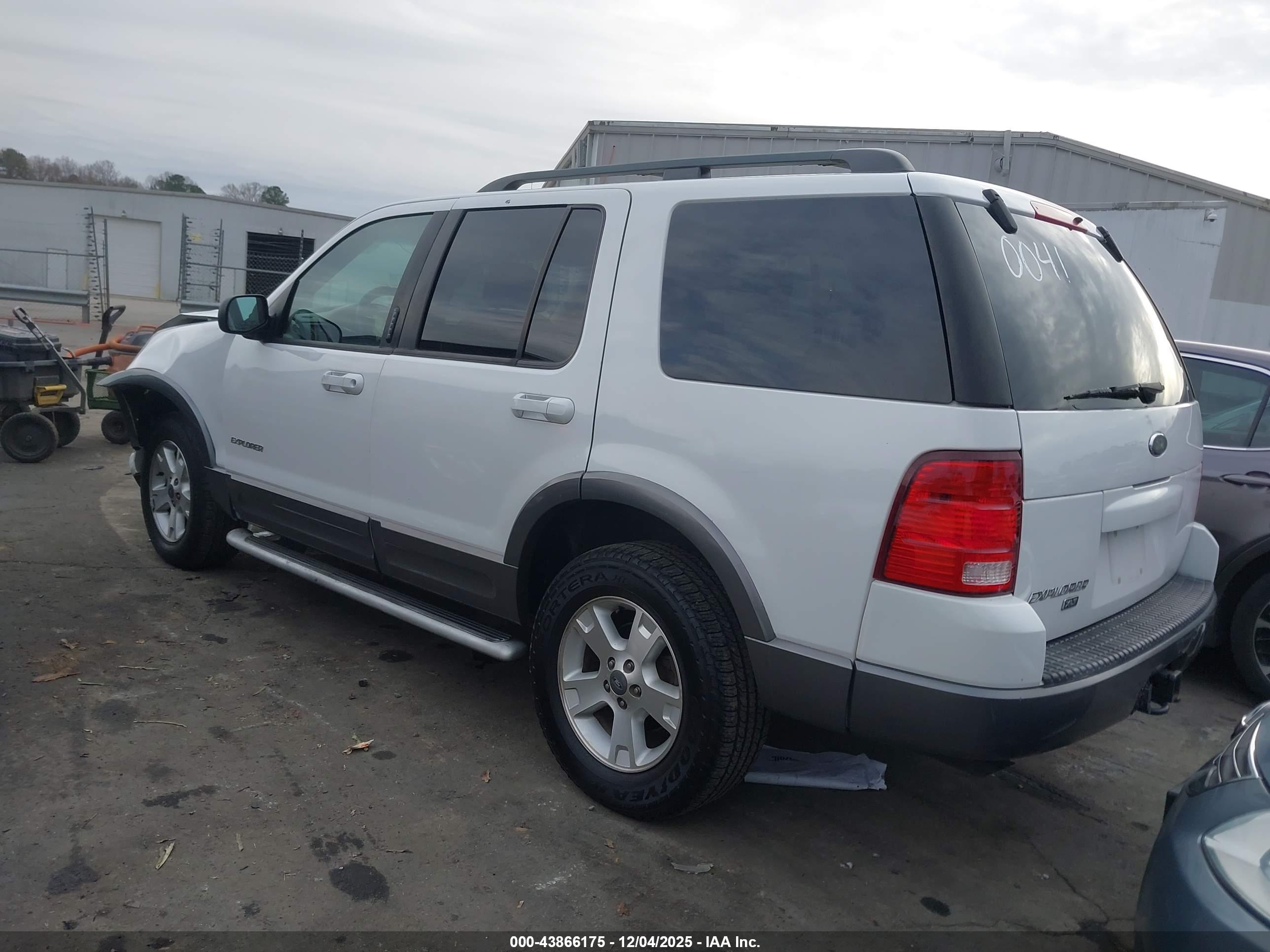 FORD EXPLORER image 3