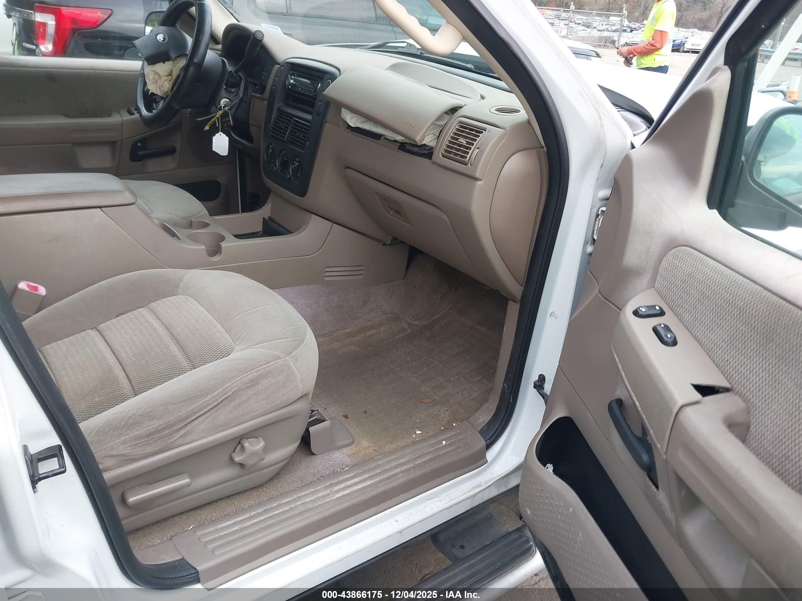 FORD EXPLORER image 5