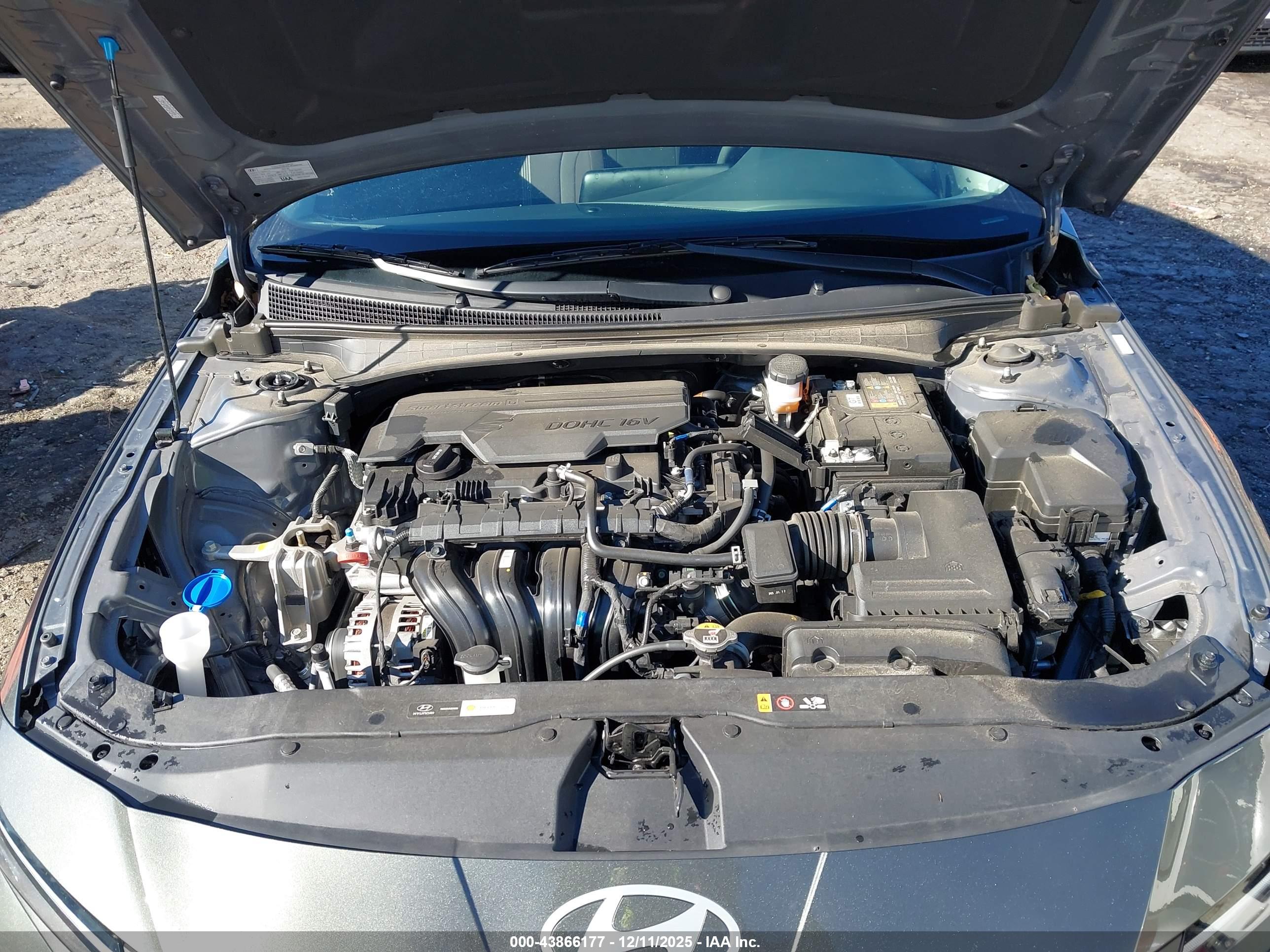 HYUNDAI ELANTRA image 10