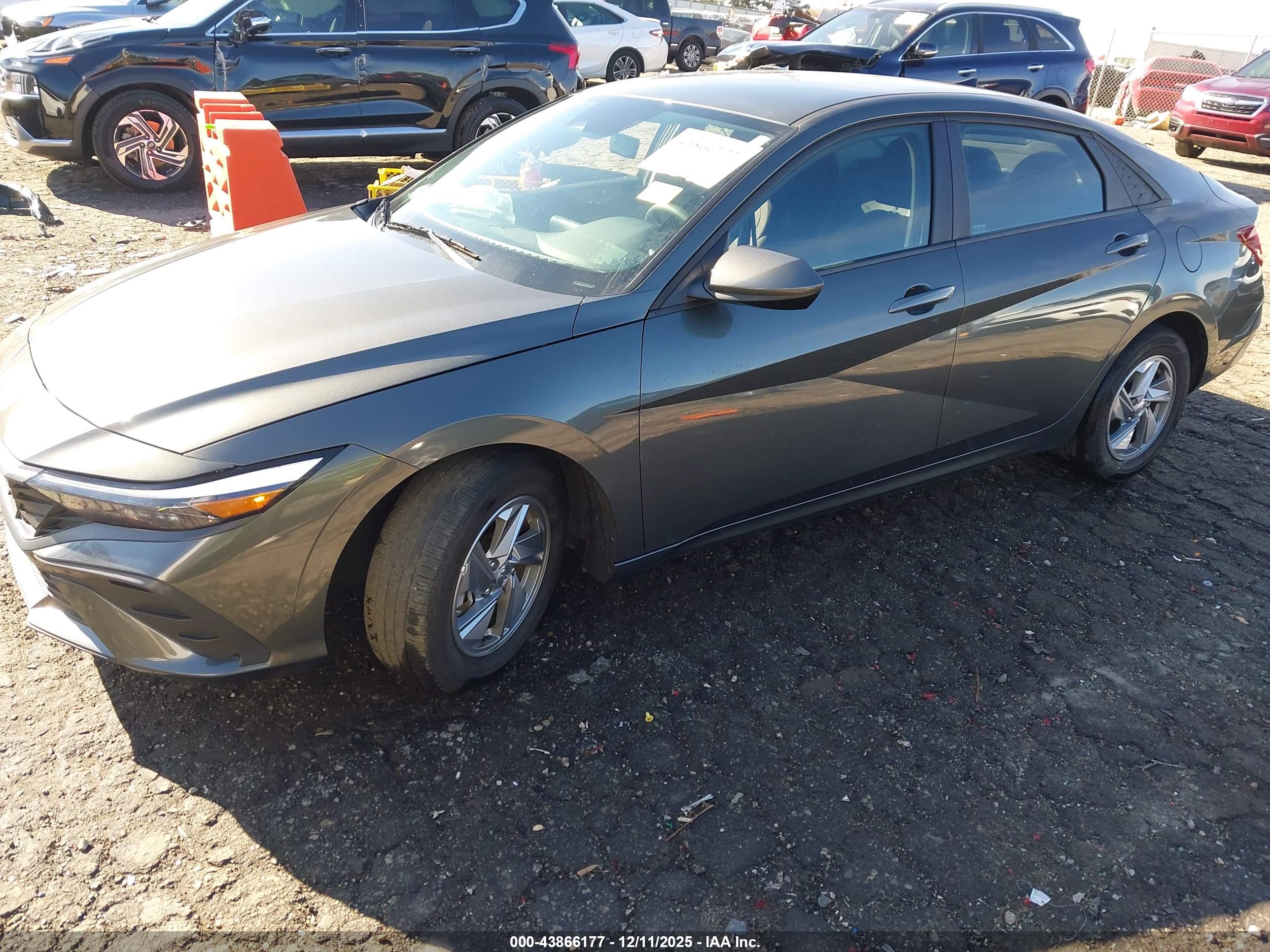HYUNDAI ELANTRA image 2