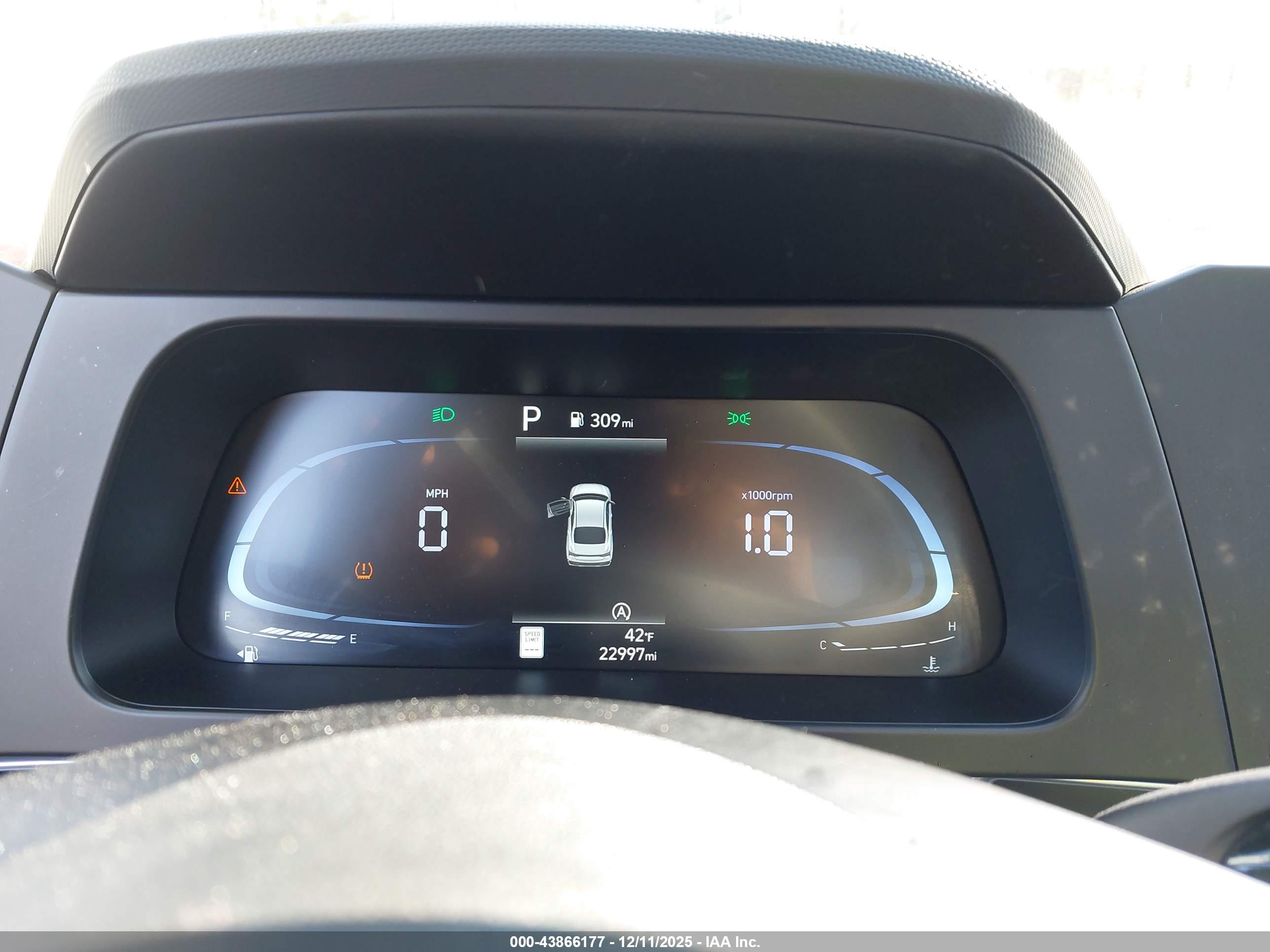 HYUNDAI ELANTRA image 7