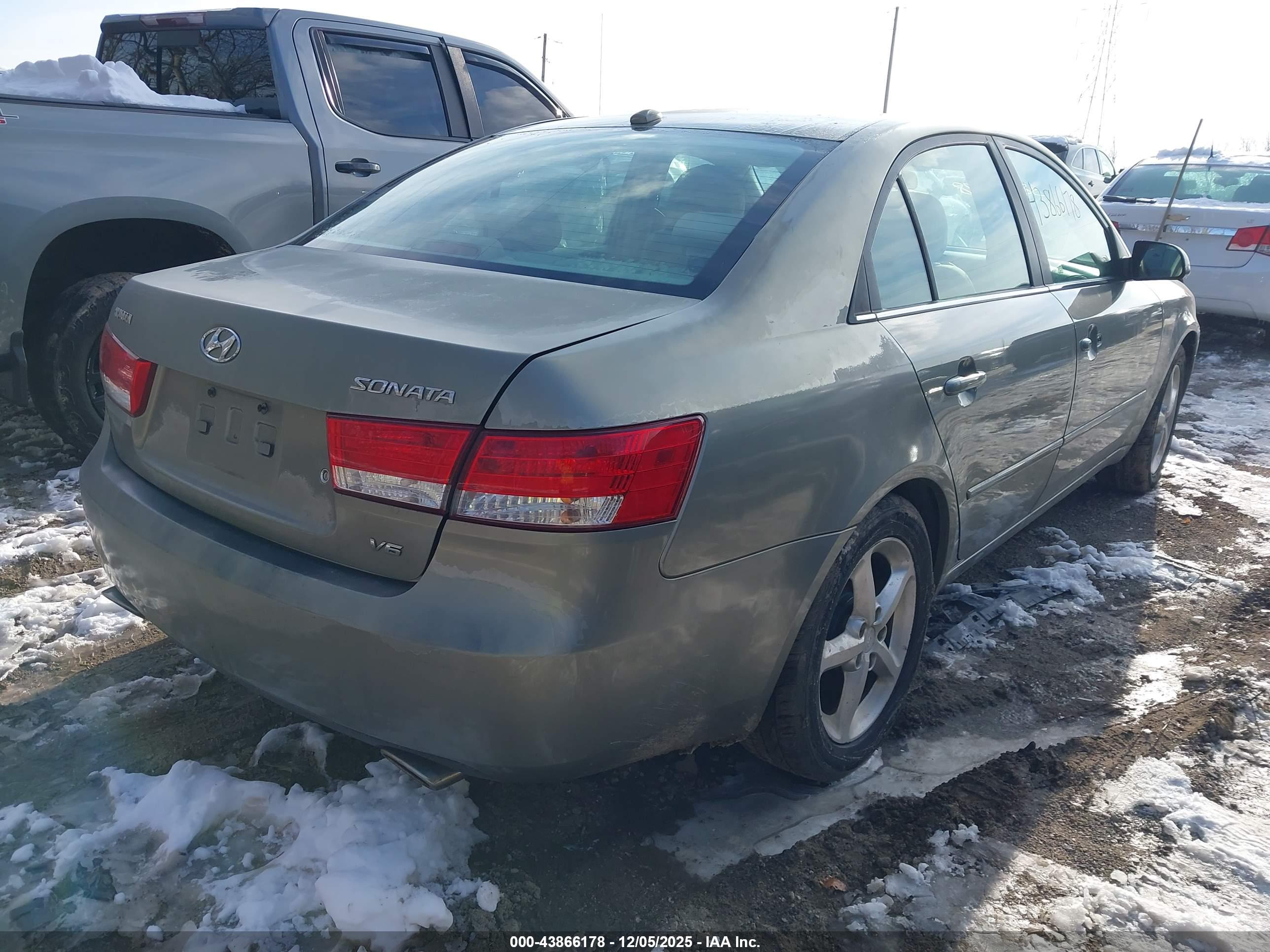 HYUNDAI SONATA image 4