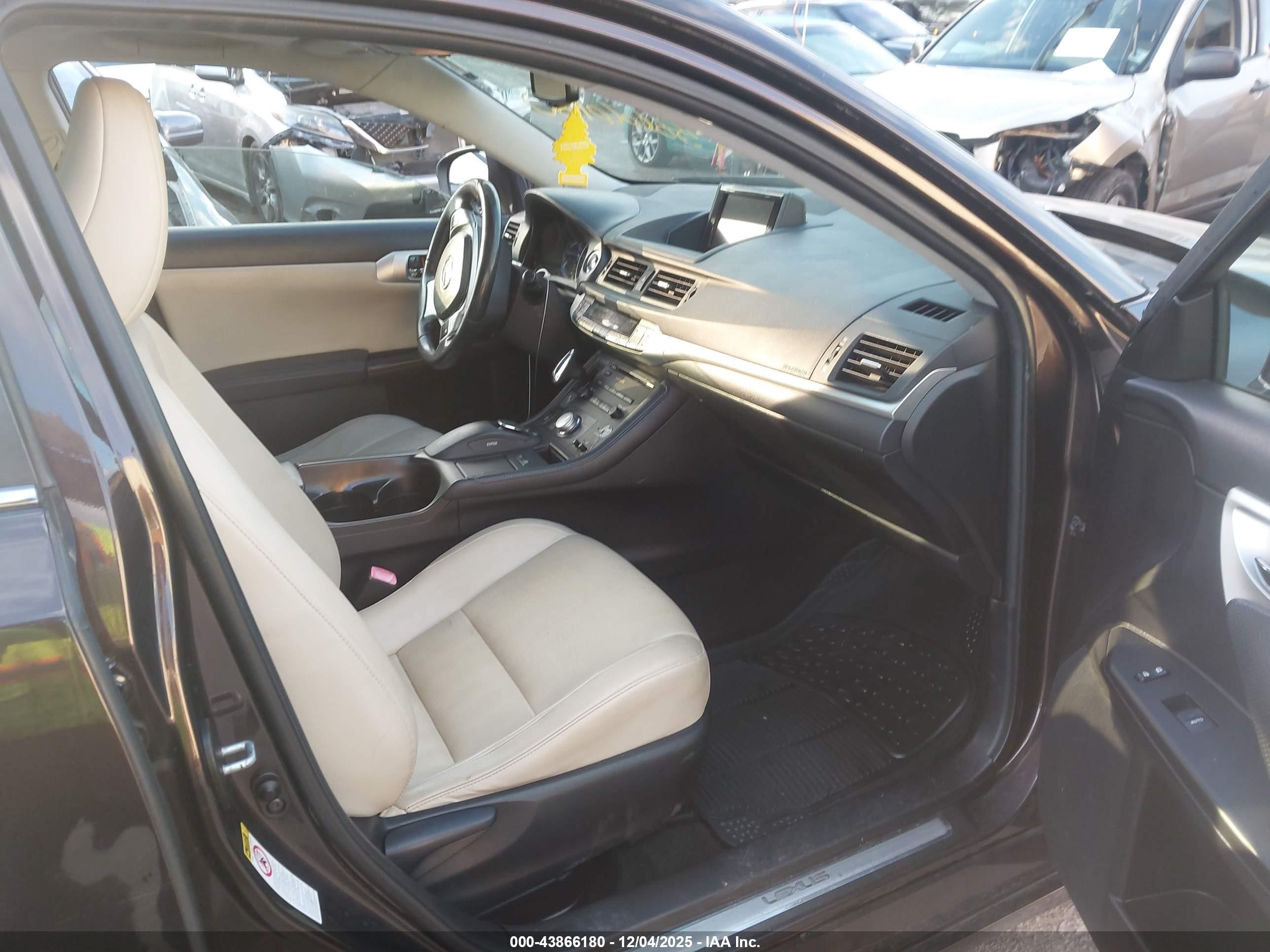 LEXUS CT image 5