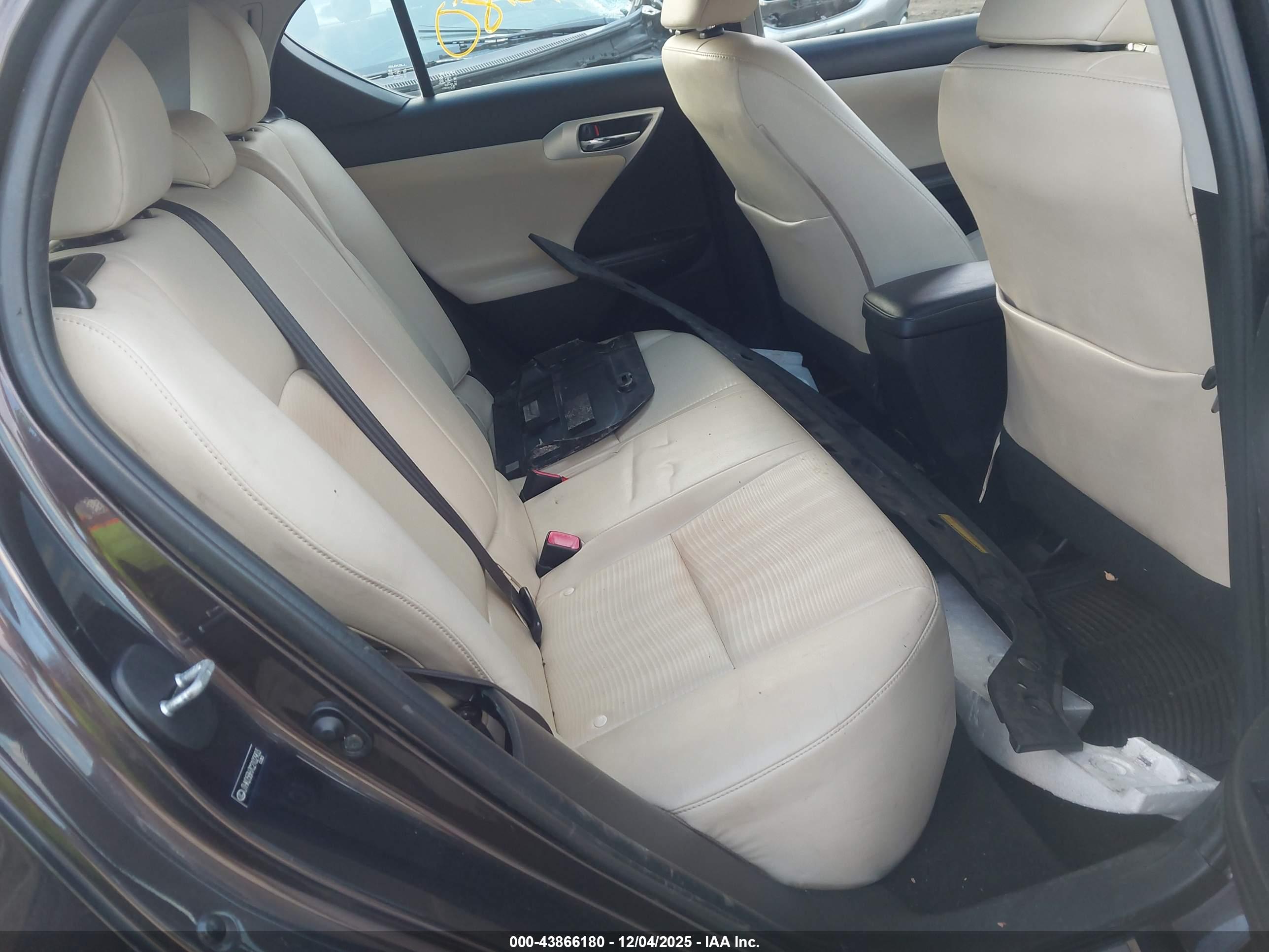 LEXUS CT image 8