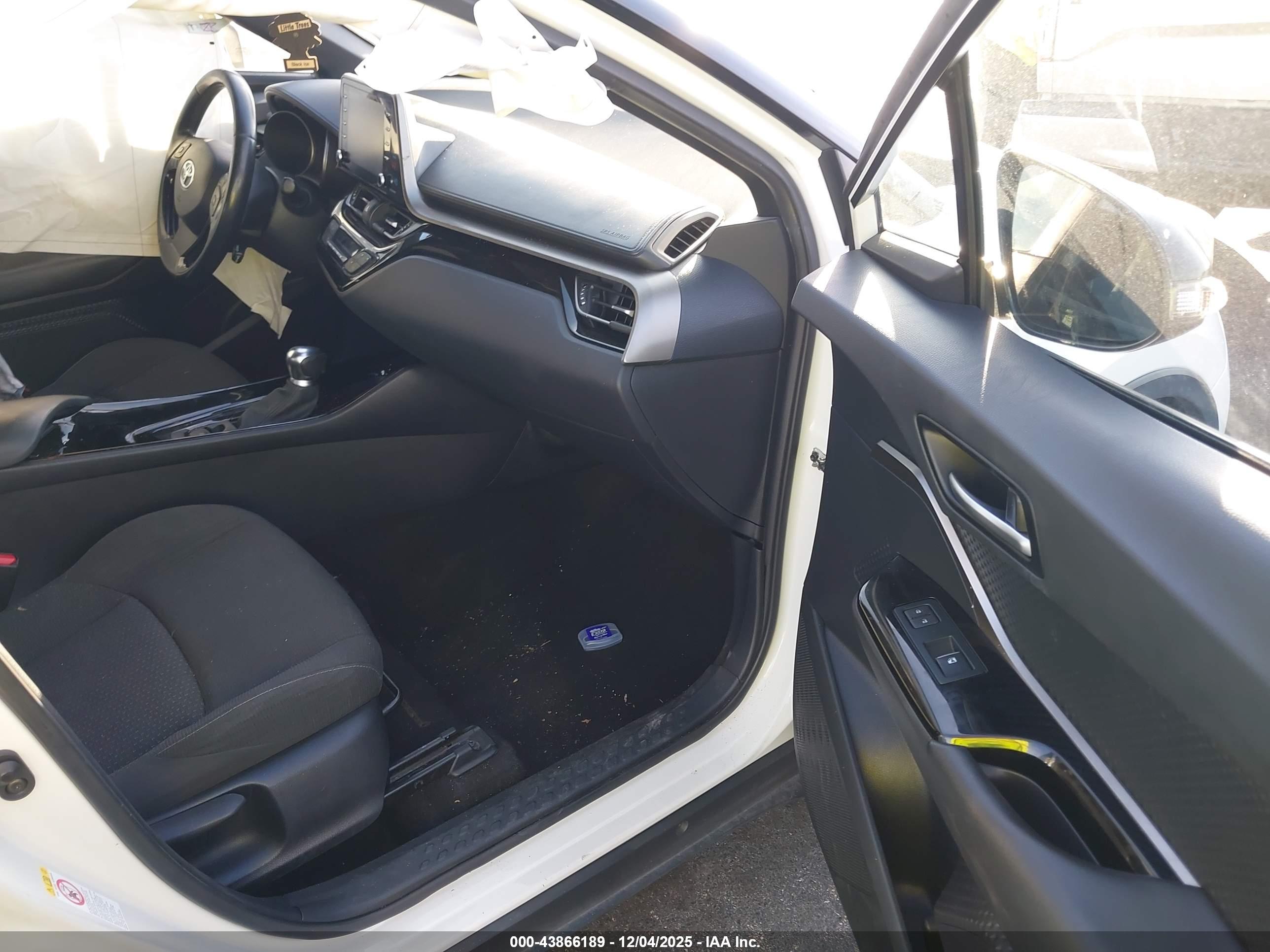 TOYOTA C-HR image 5