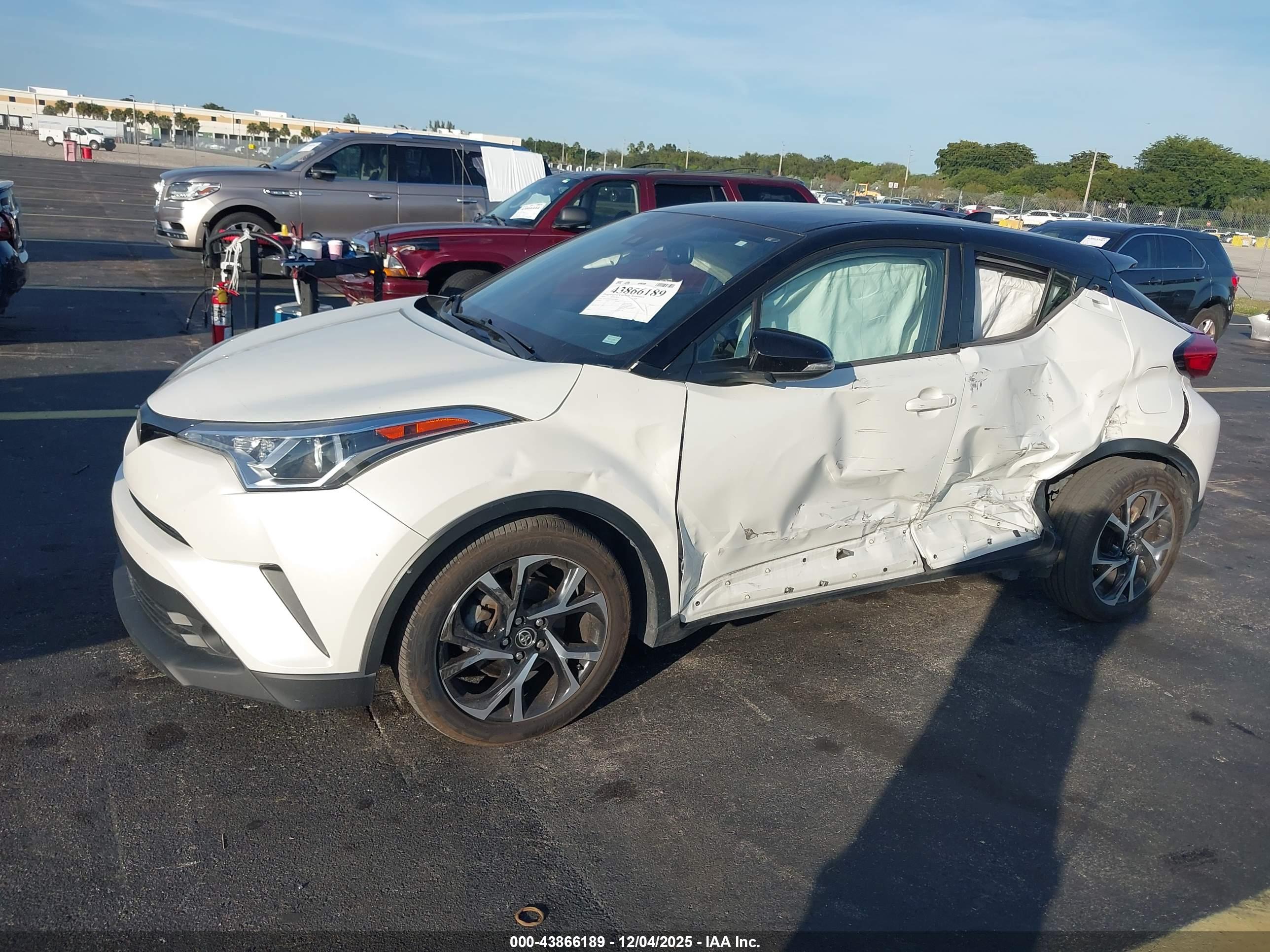 TOYOTA C-HR image 6