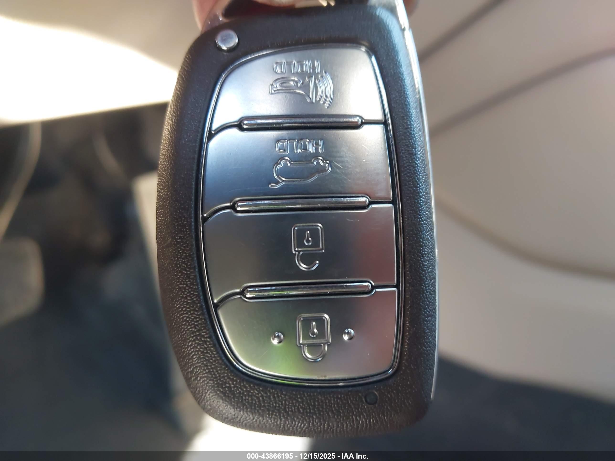 HYUNDAI TUCSON image 11