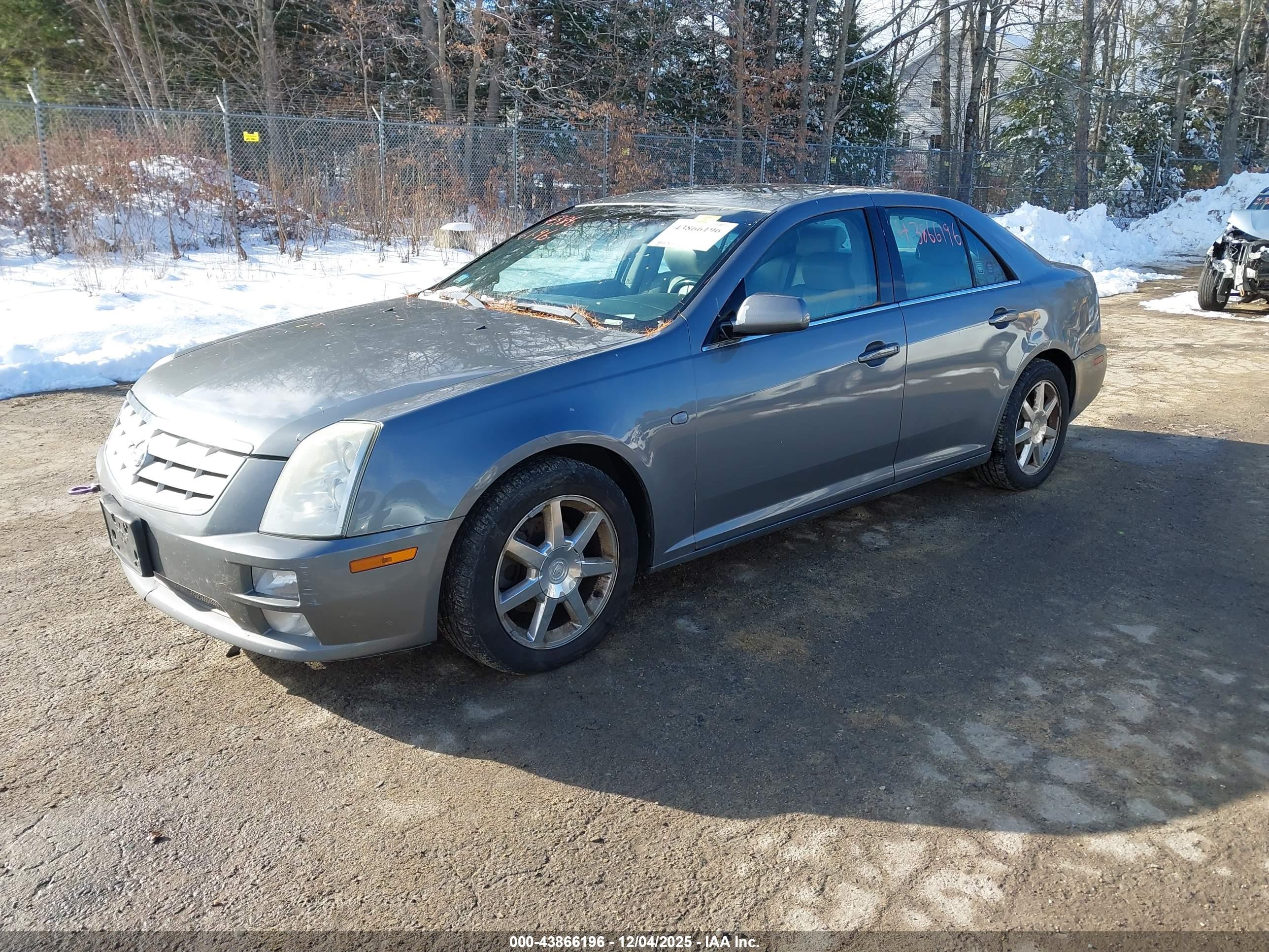CADILLAC STS image 2