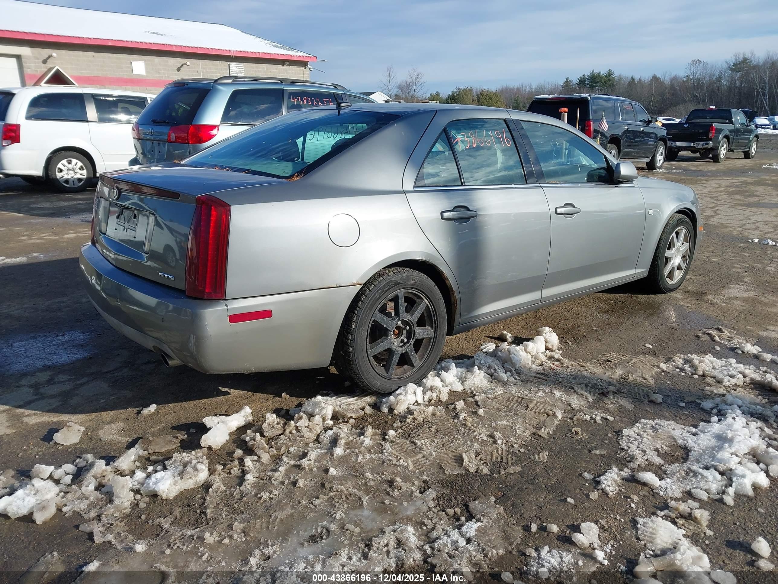 CADILLAC STS image 4