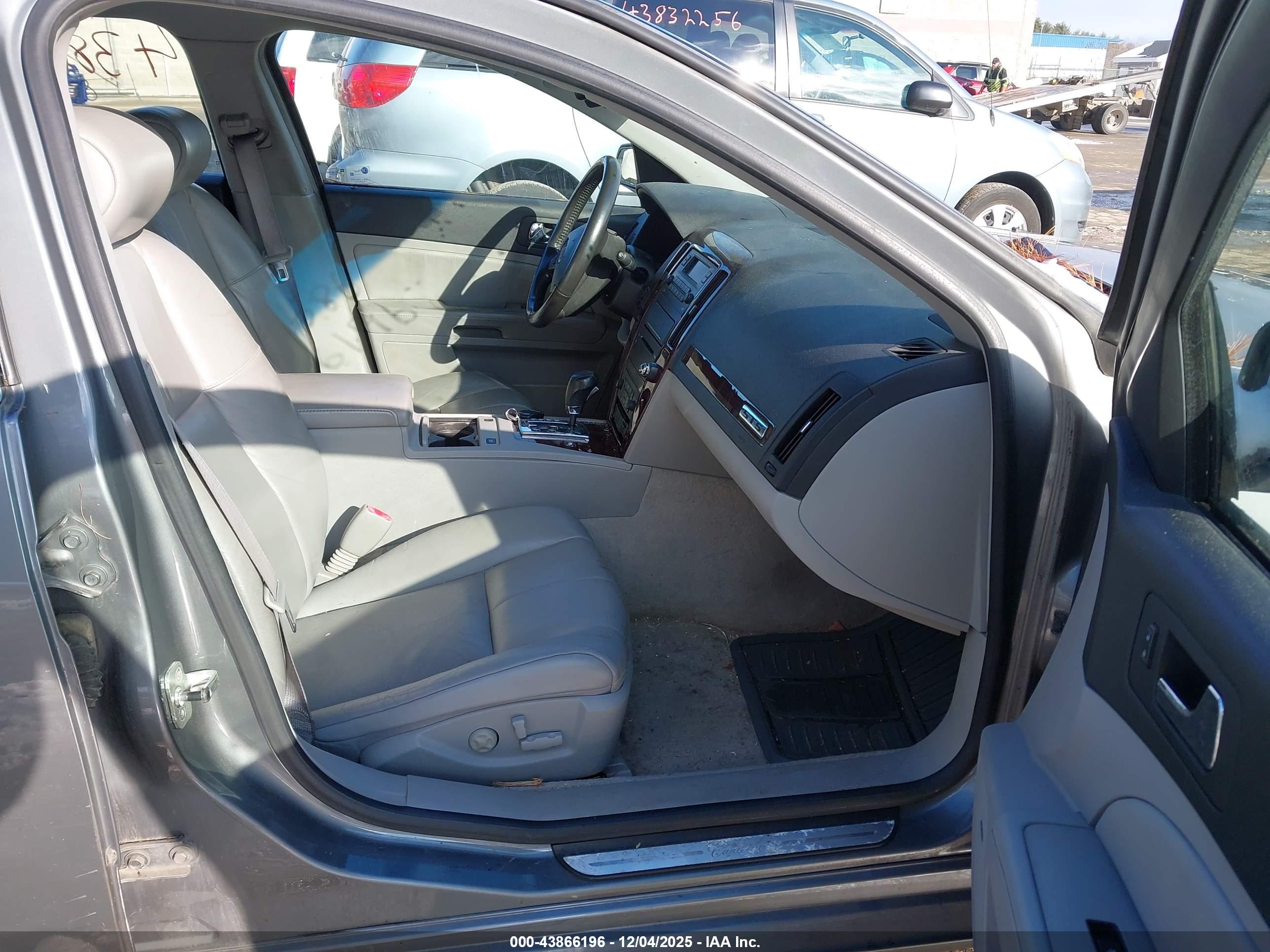 CADILLAC STS image 5