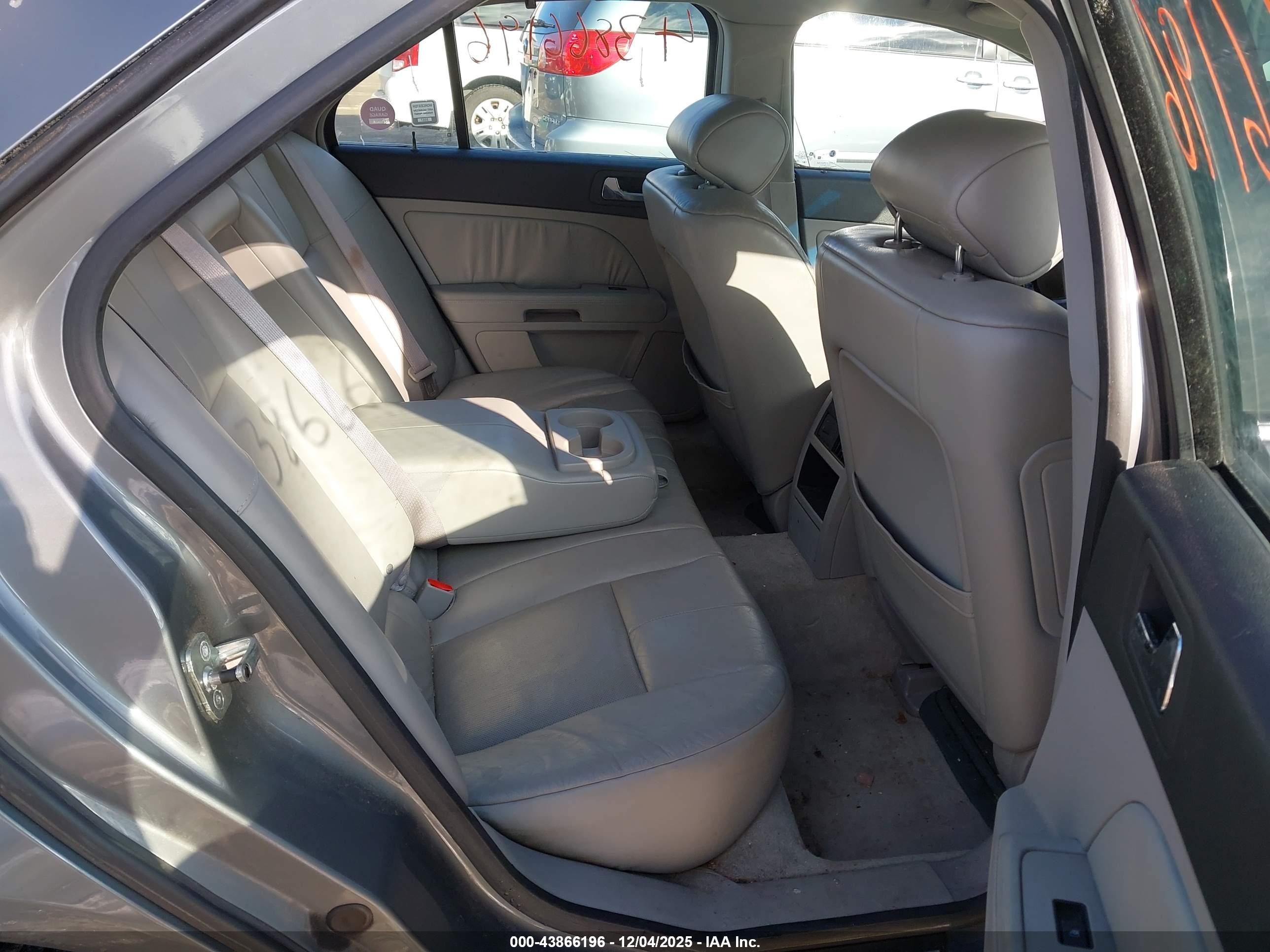 CADILLAC STS image 8