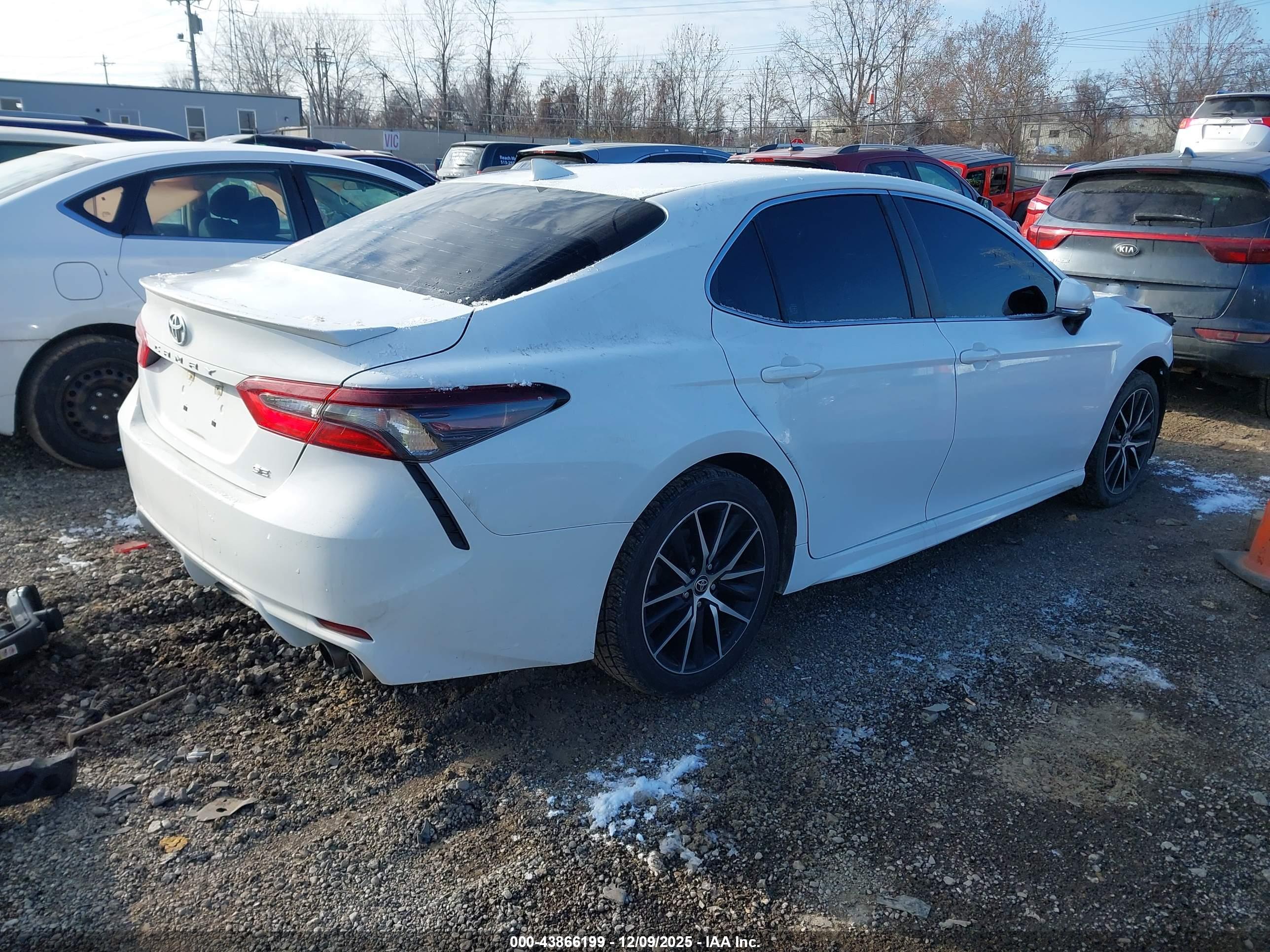 TOYOTA CAMRY image 4