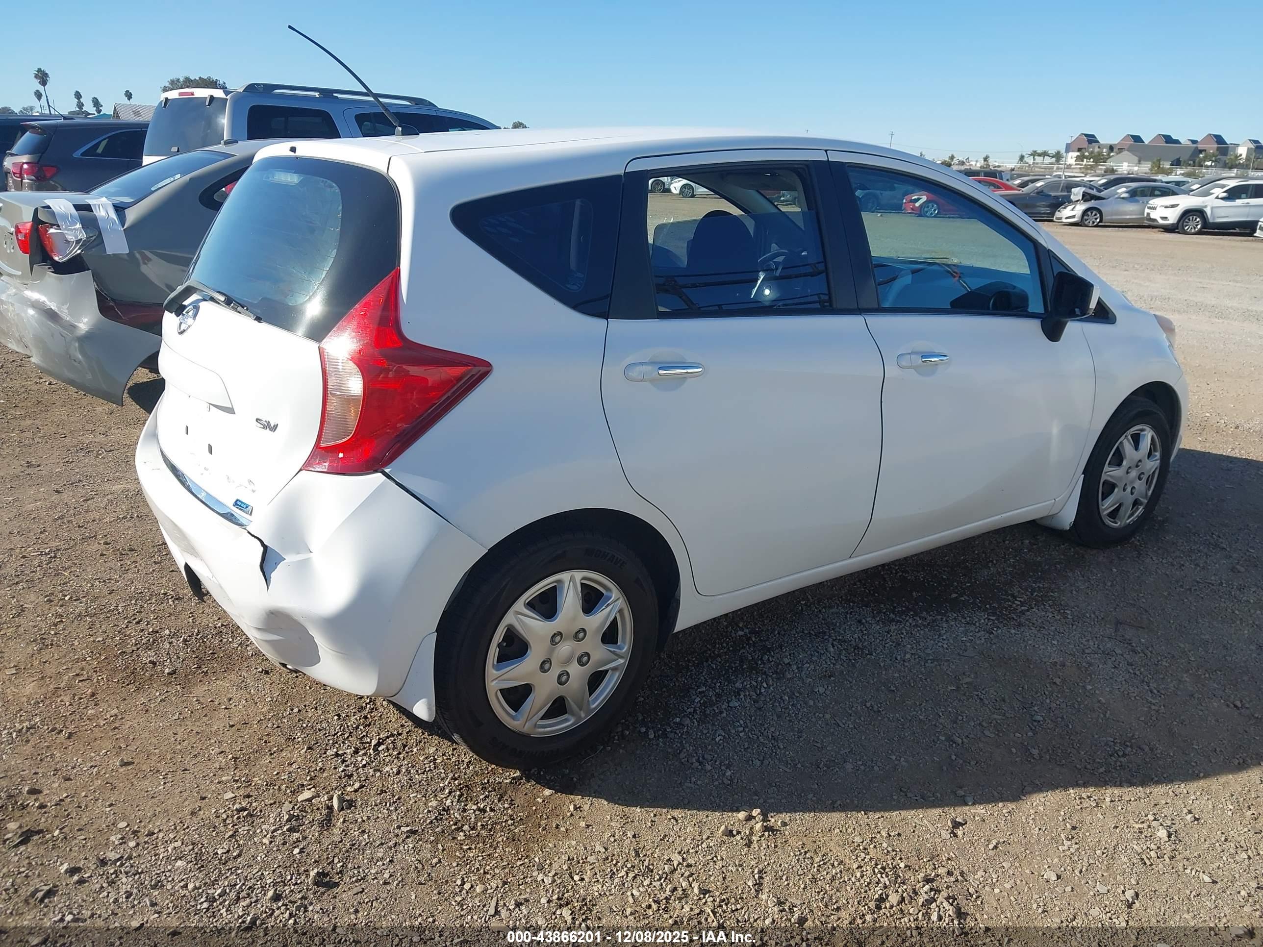 NISSAN VERSA image 4