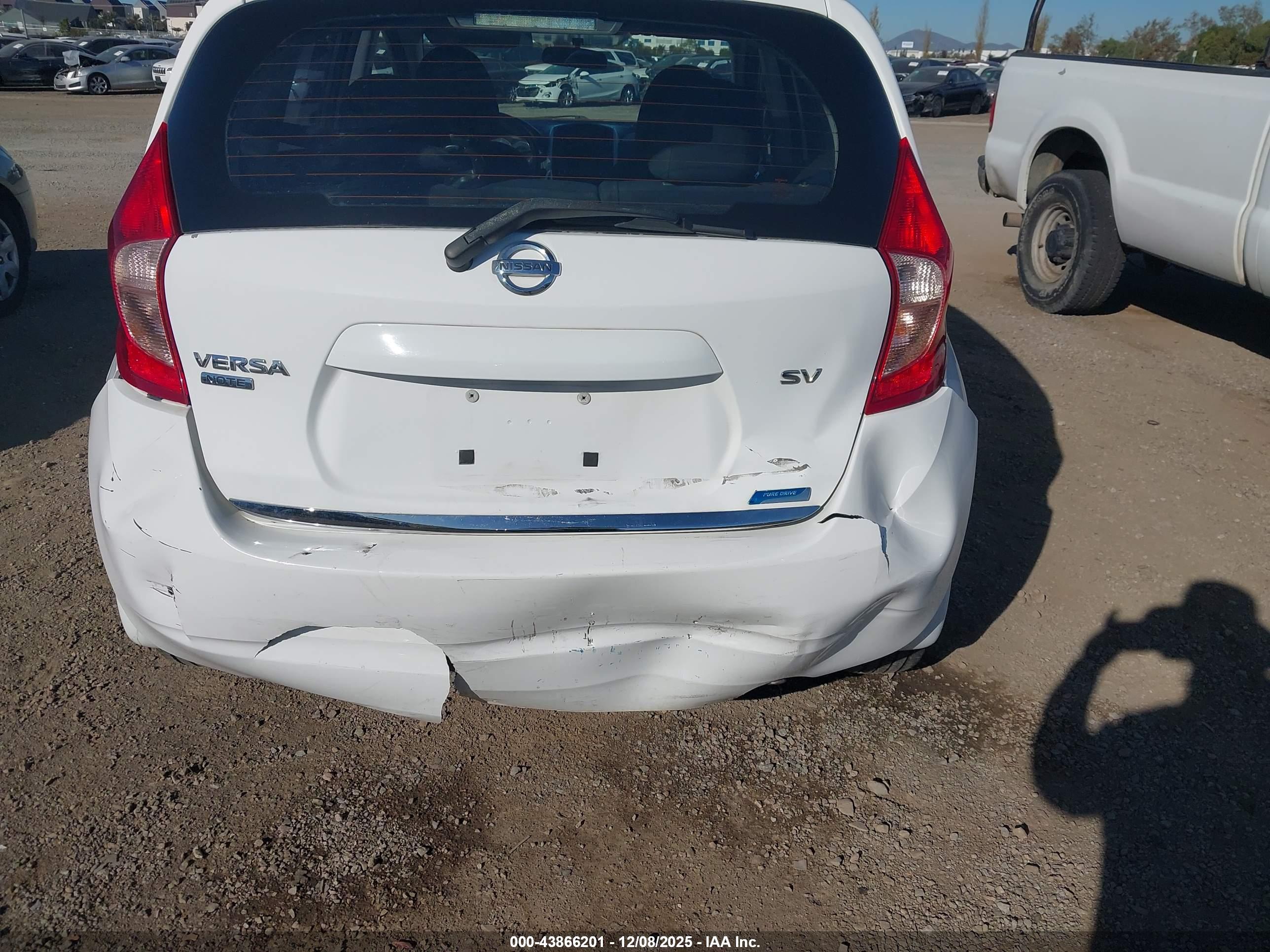 NISSAN VERSA image 6