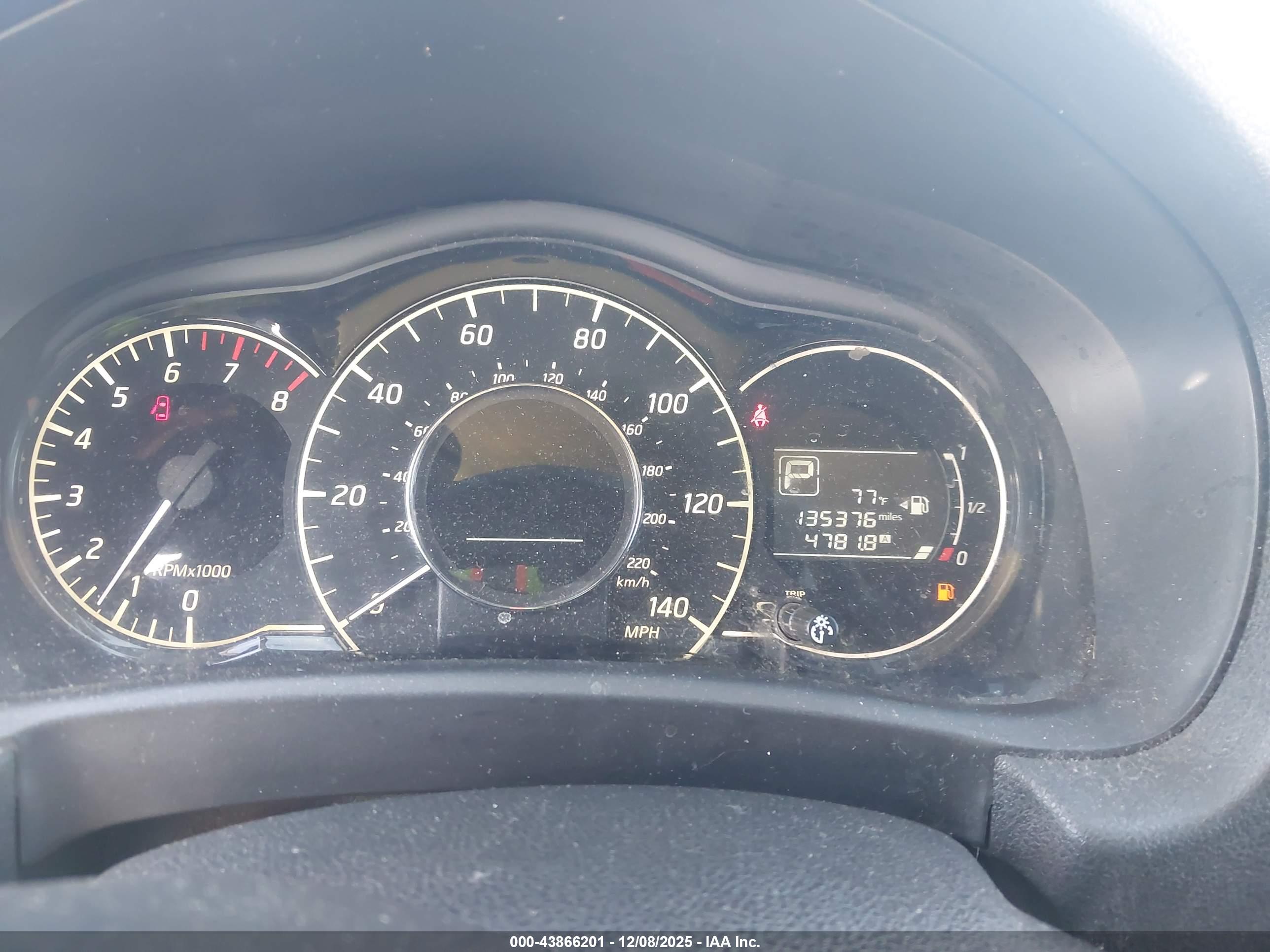 NISSAN VERSA image 7