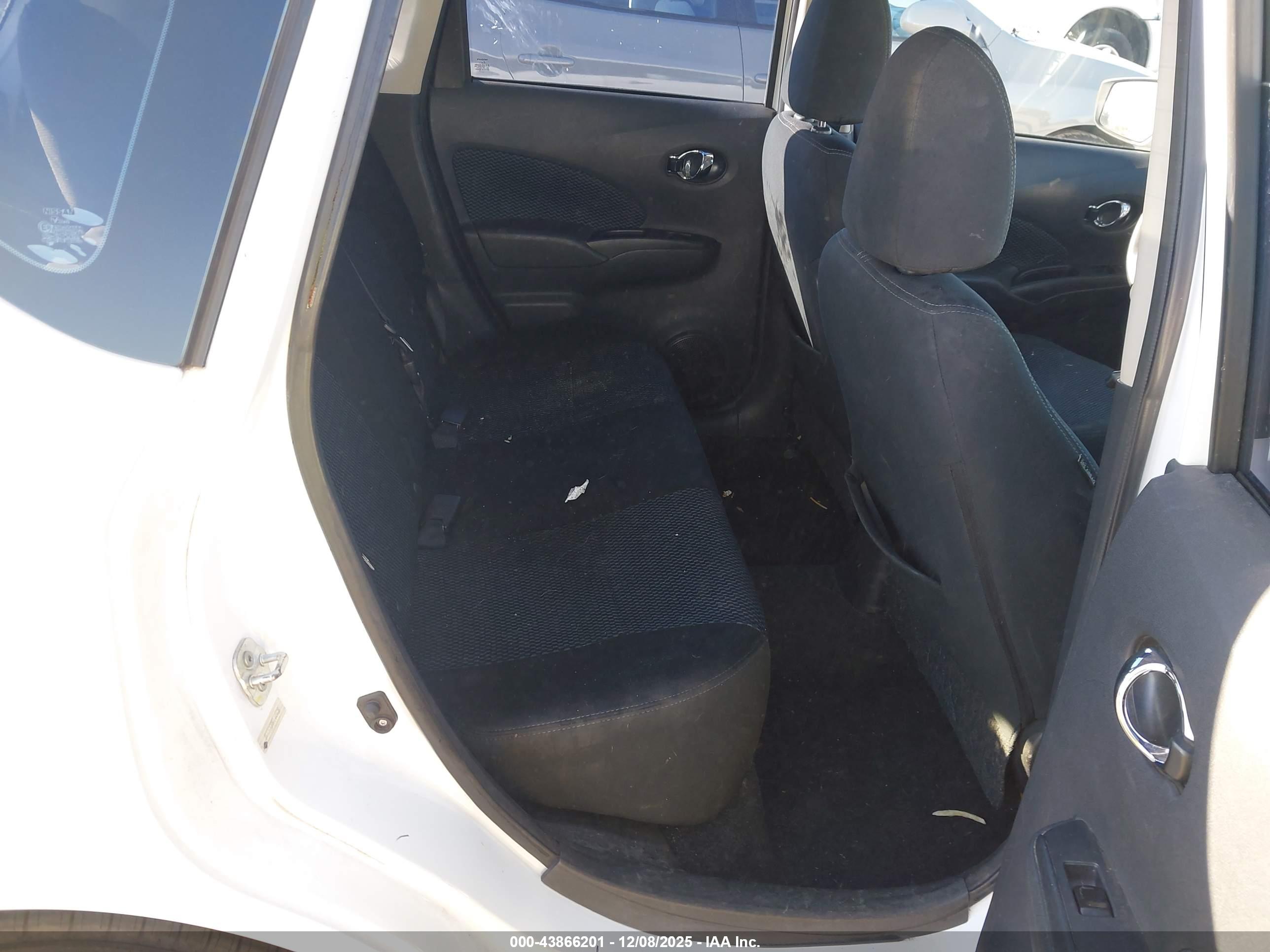 NISSAN VERSA image 8