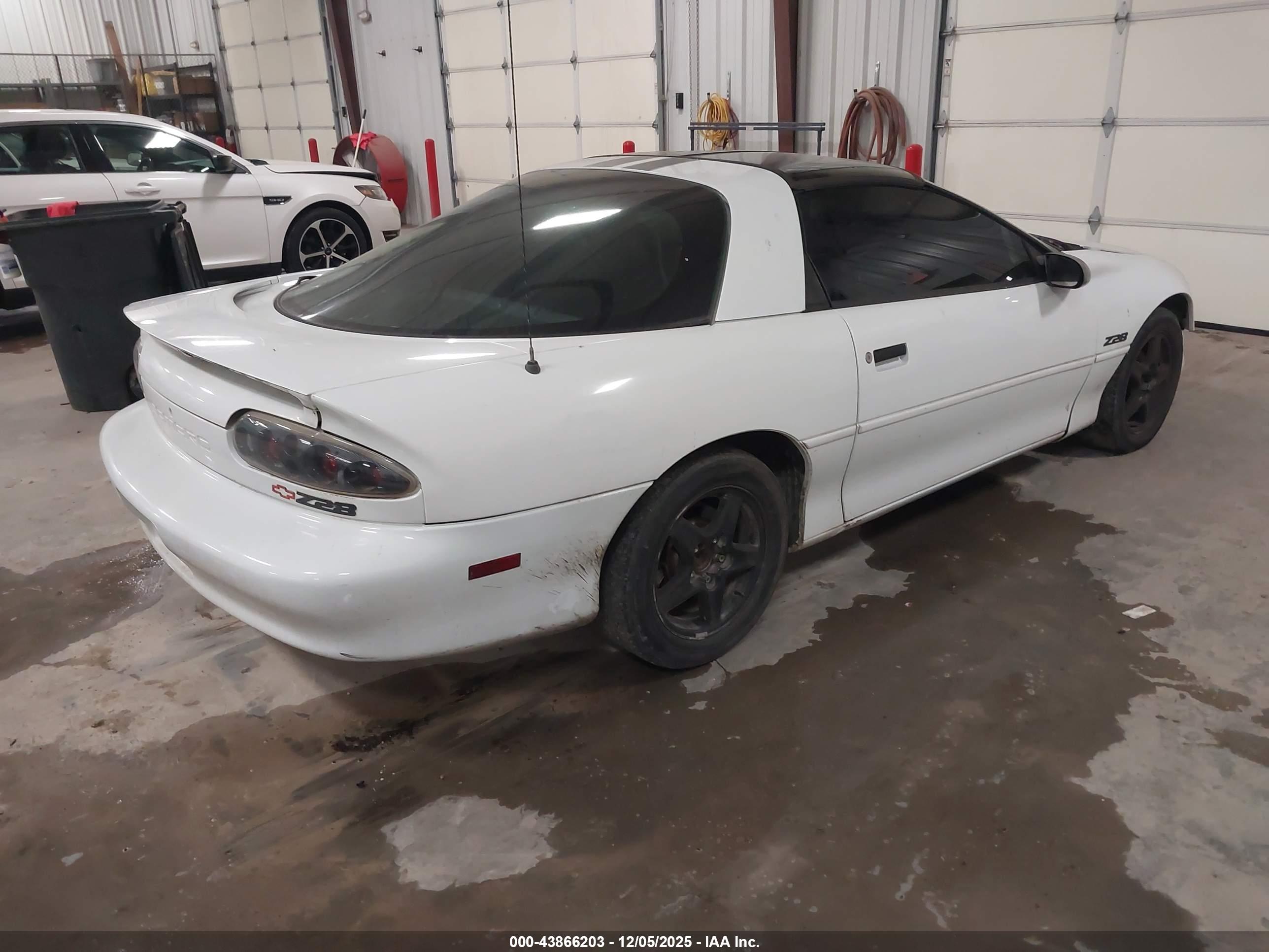 CHEVROLET CAMARO image 4