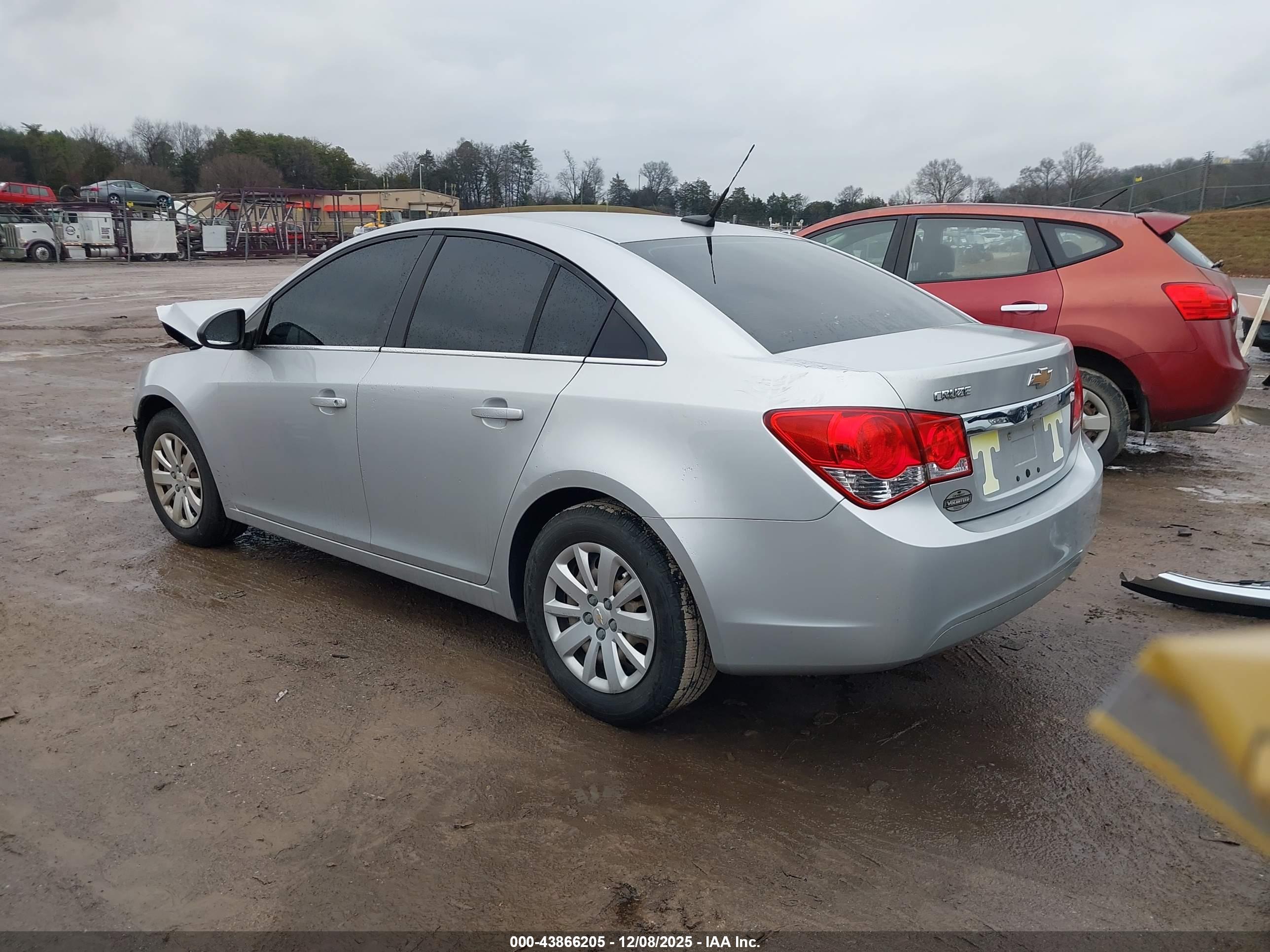 CHEVROLET CRUZE image 3
