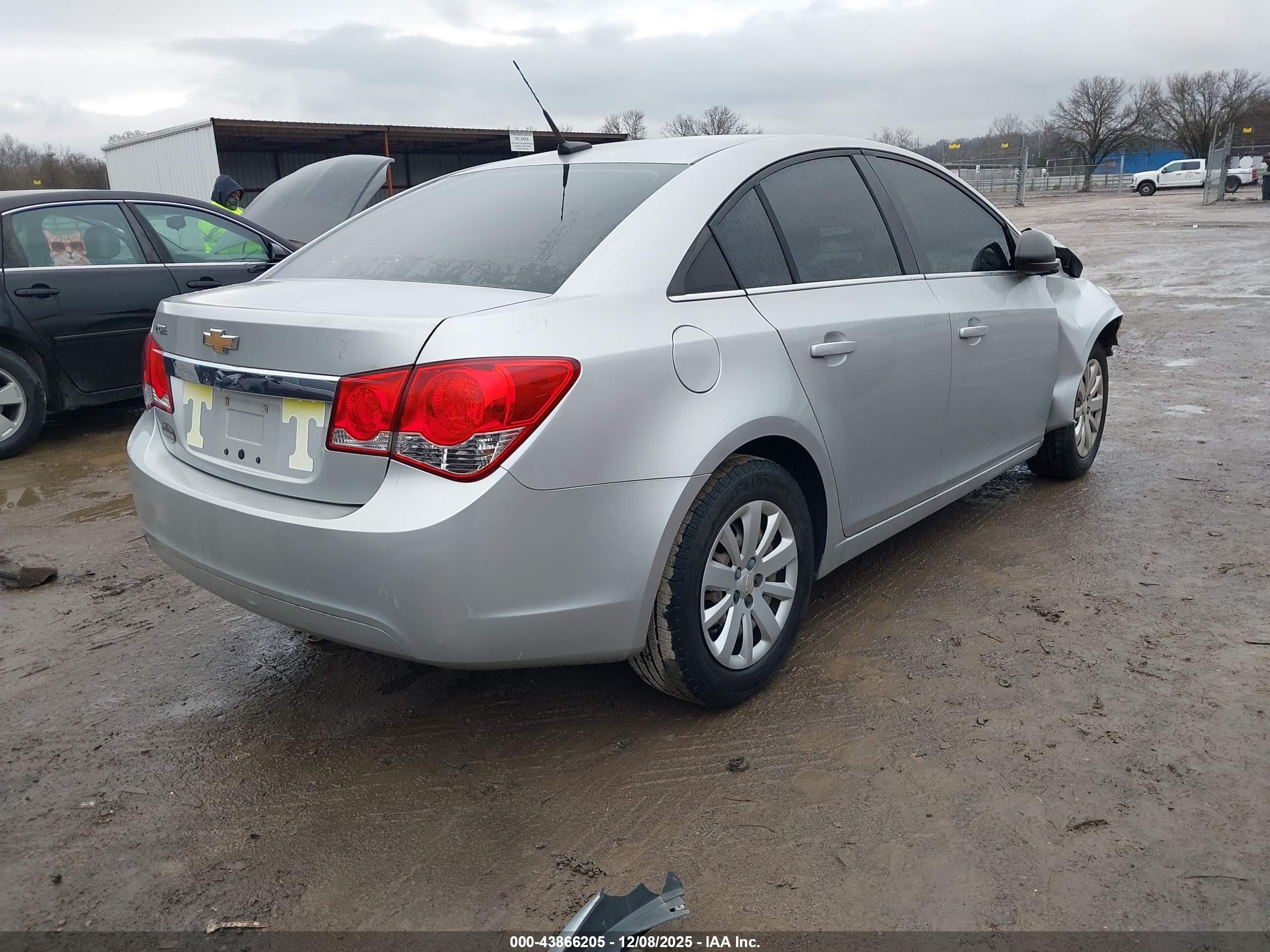 CHEVROLET CRUZE image 4