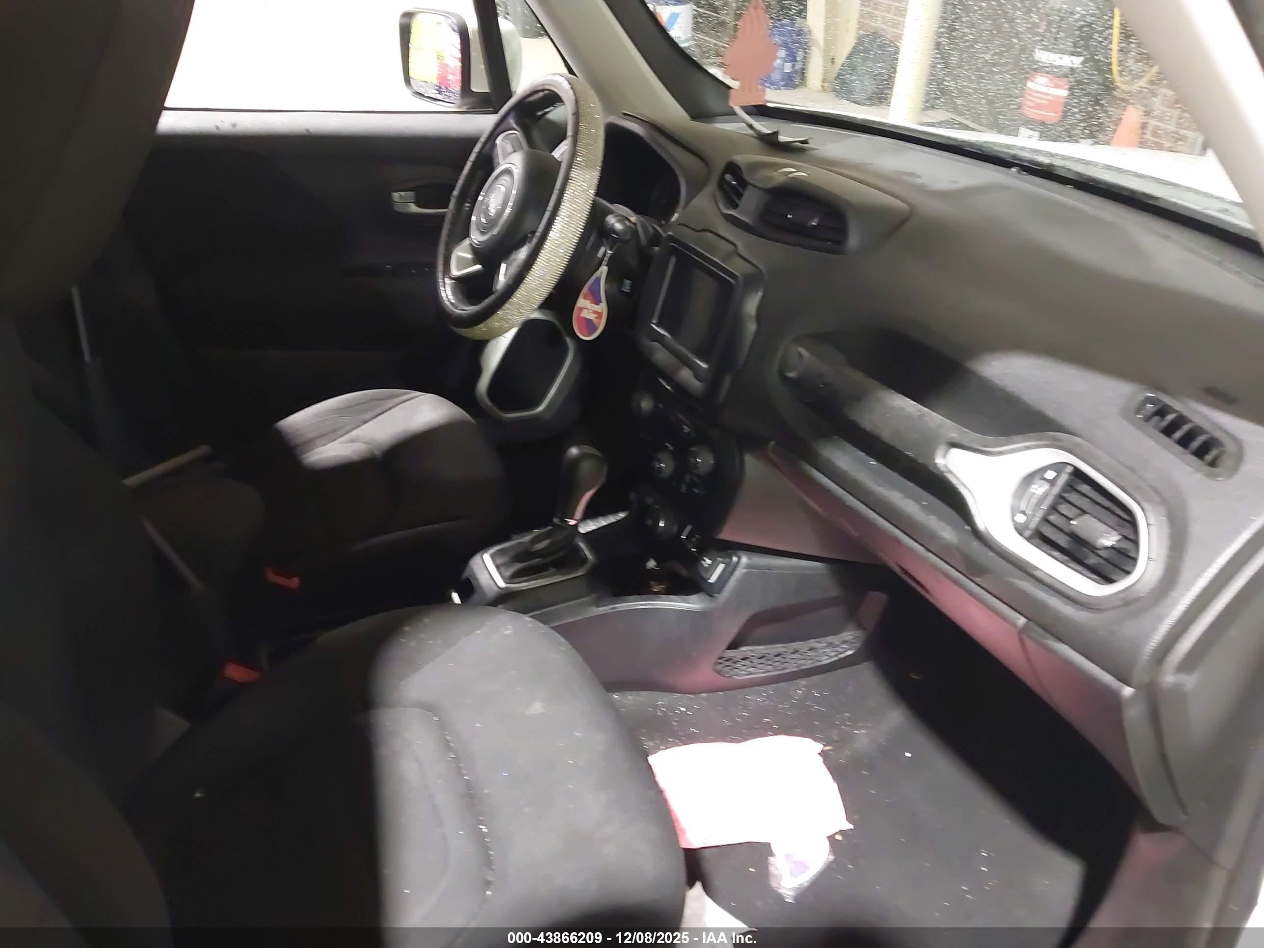 JEEP RENEGADE image 5
