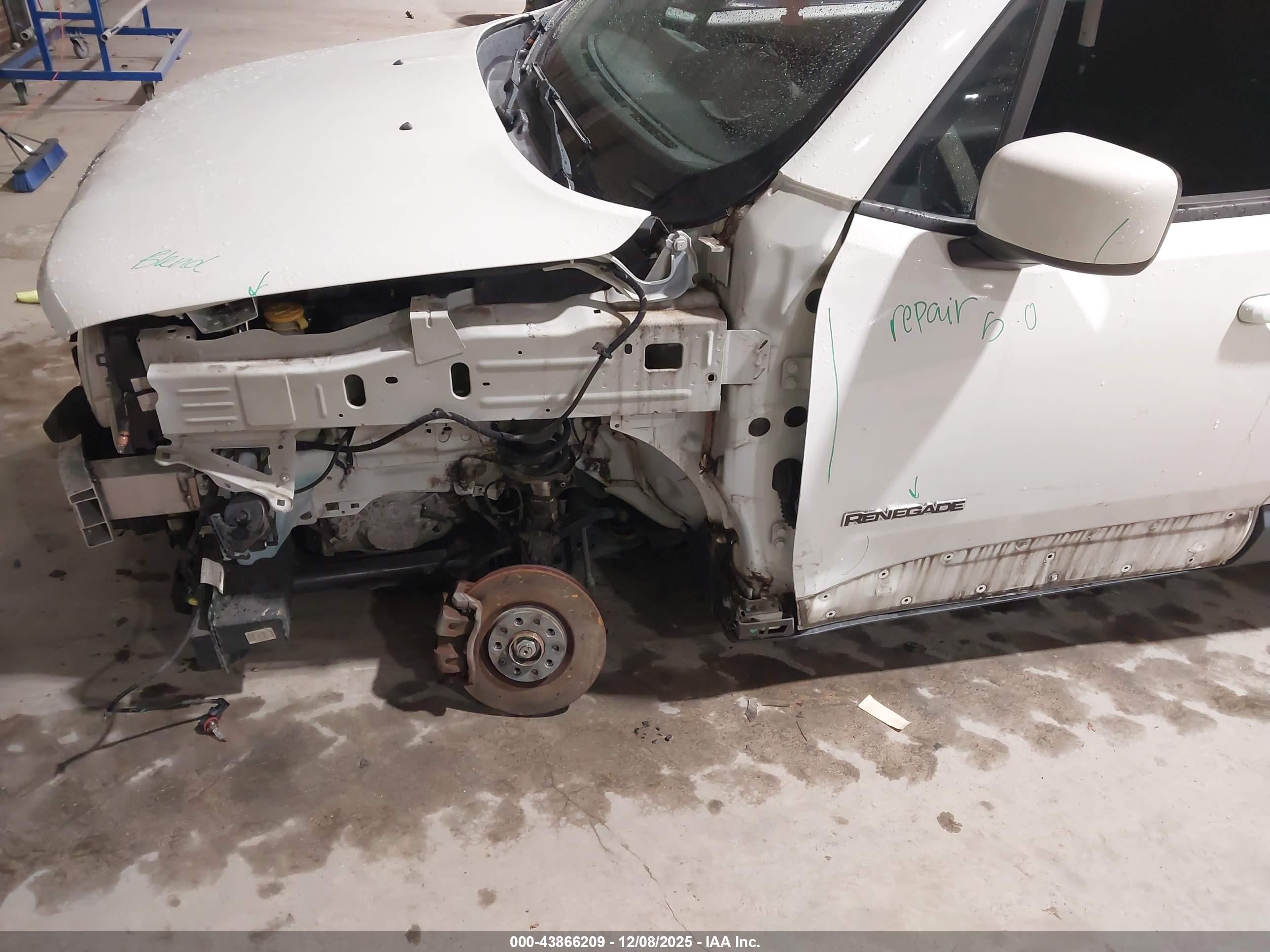 JEEP RENEGADE image 6