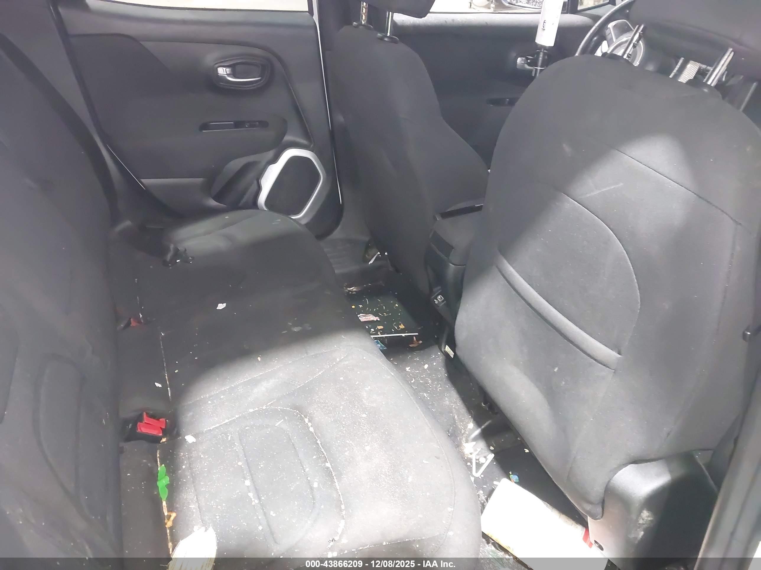 JEEP RENEGADE image 8