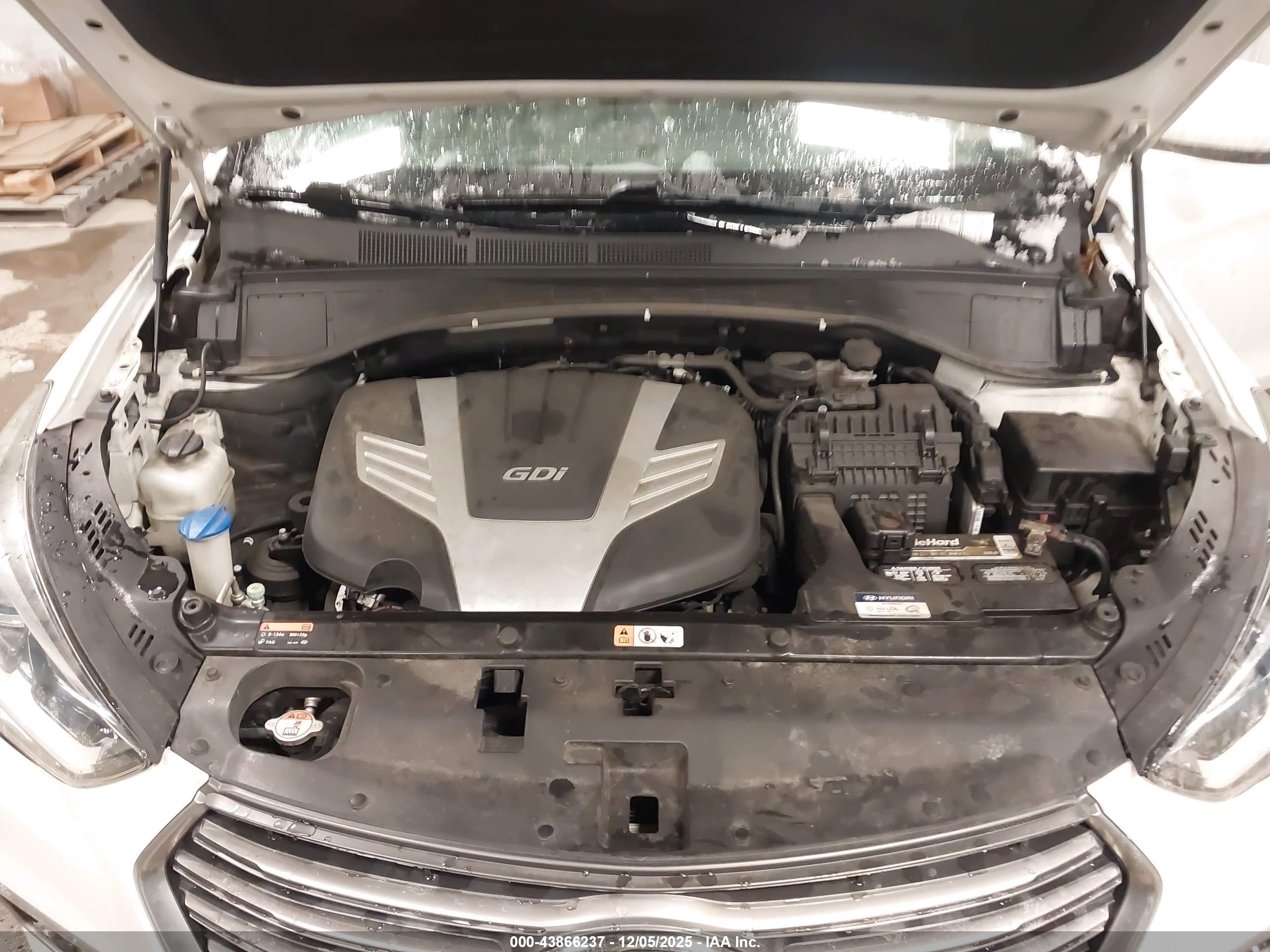 HYUNDAI SANTA image 10