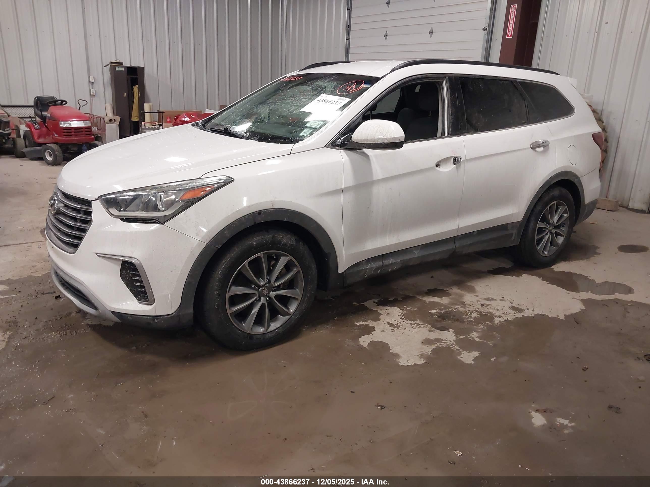HYUNDAI SANTA image 2