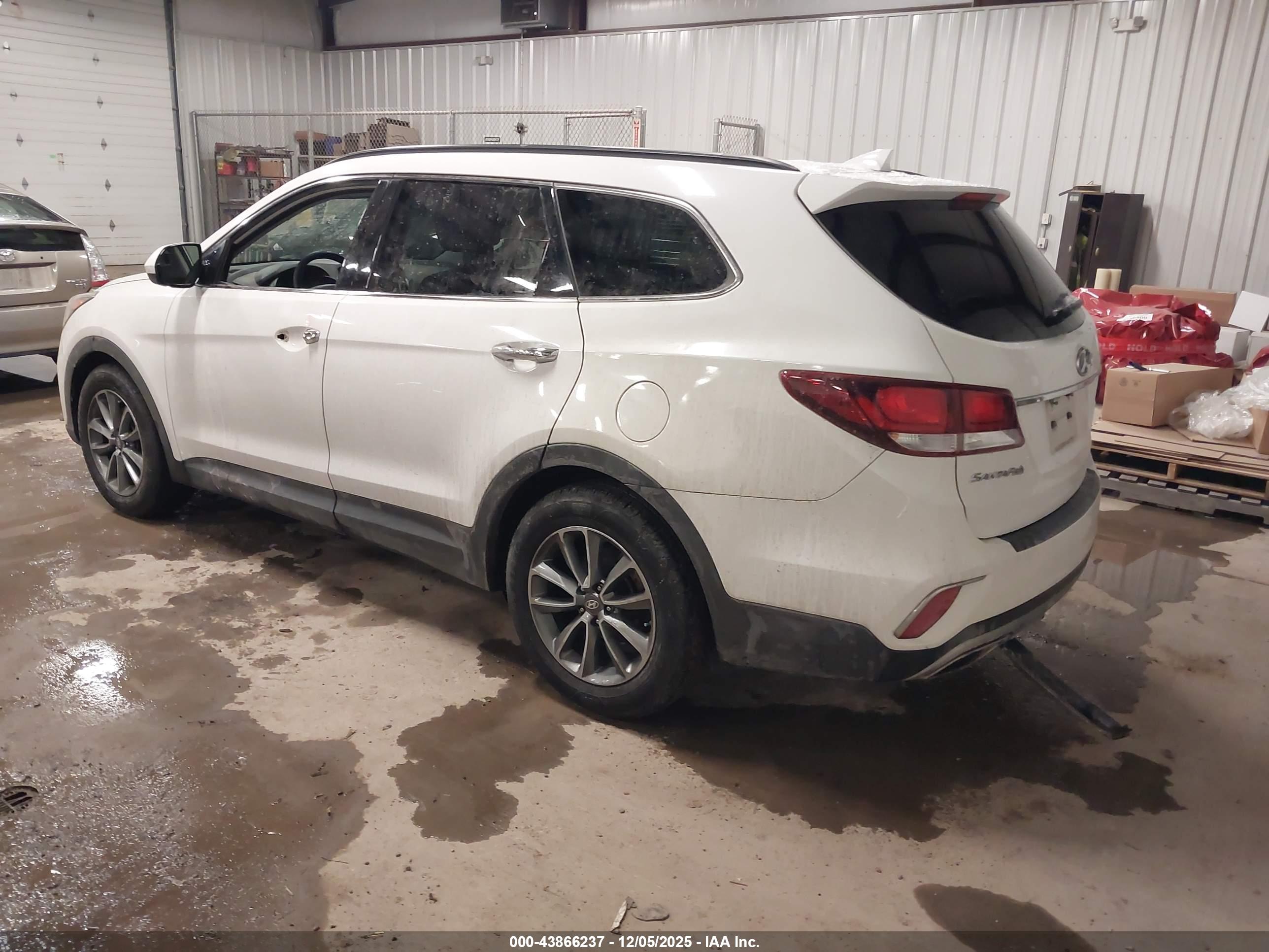 HYUNDAI SANTA image 3