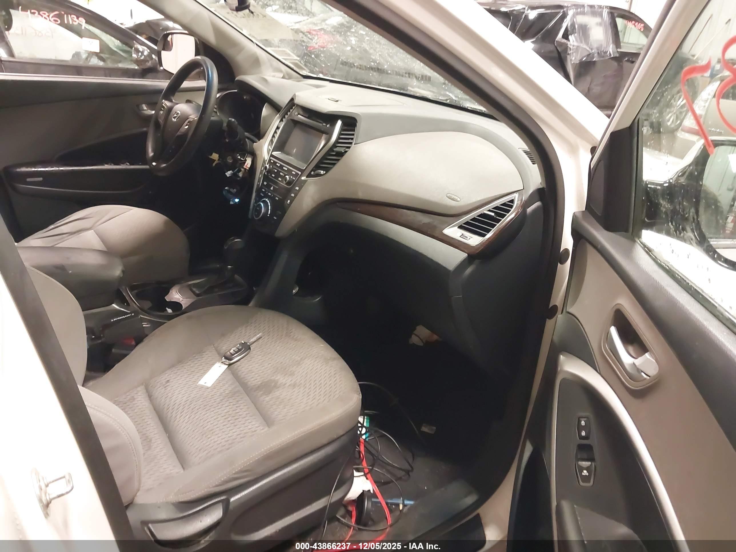 HYUNDAI SANTA image 5