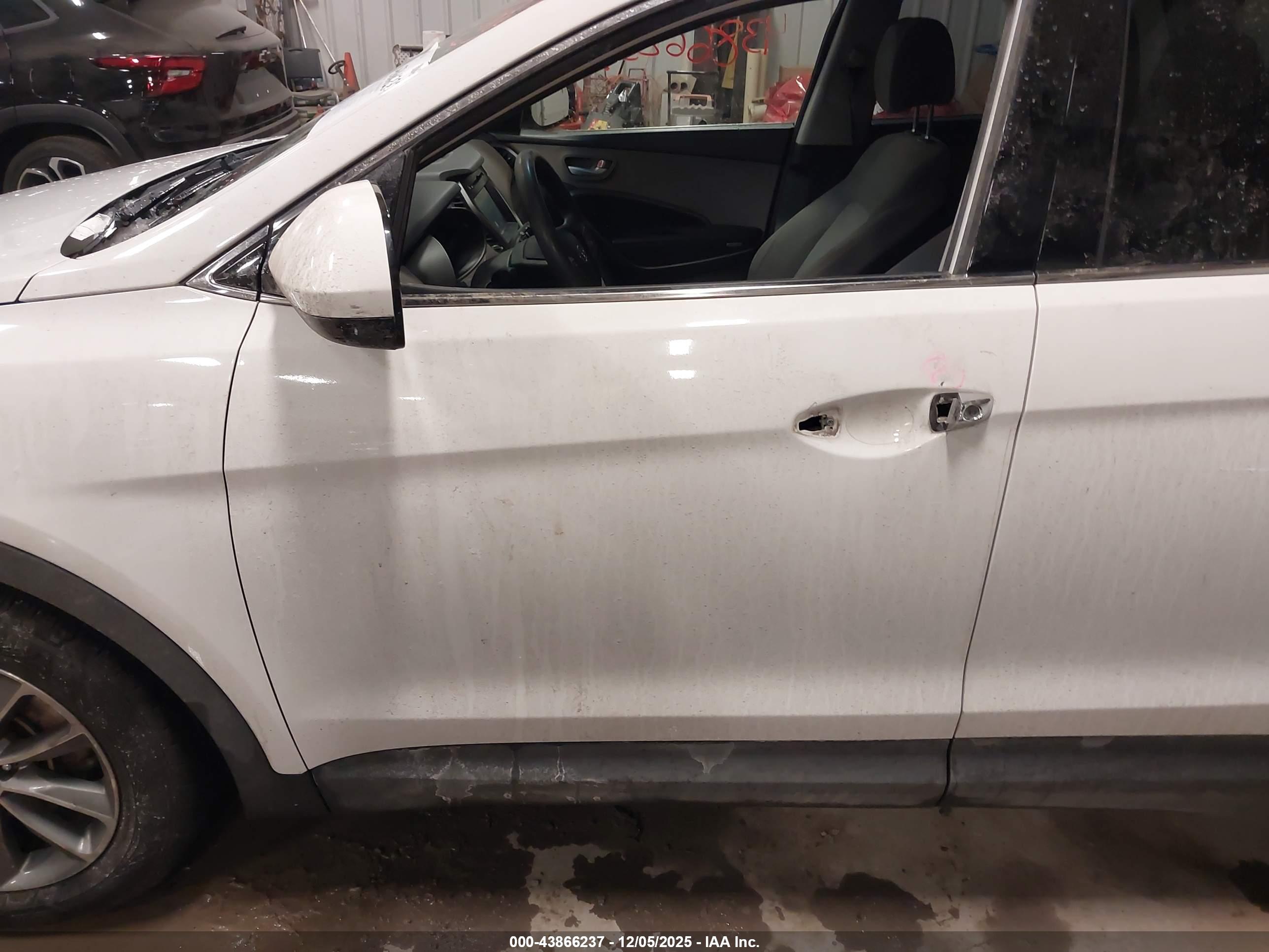 HYUNDAI SANTA image 6