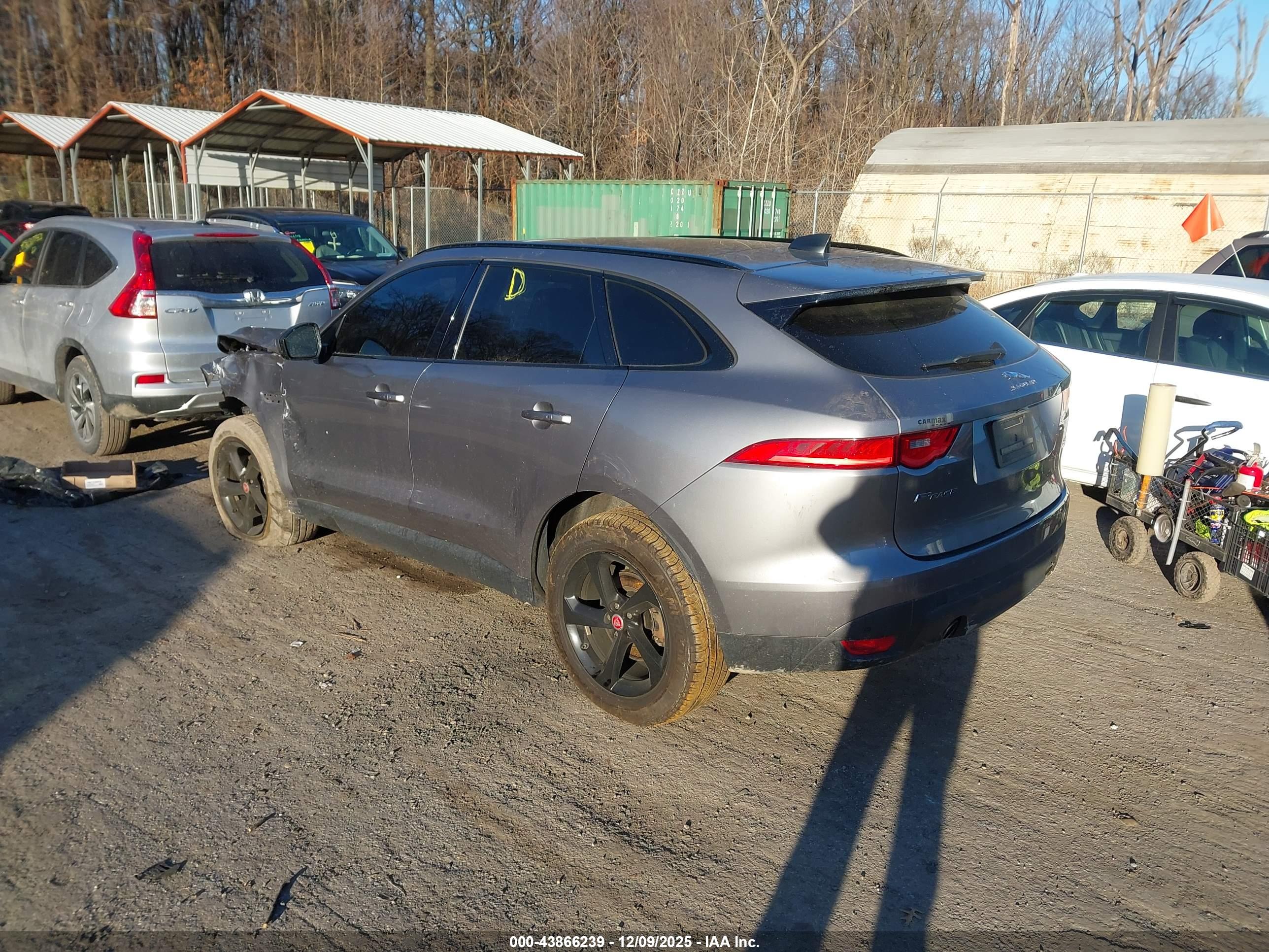 JAGUAR F-PACE image 3