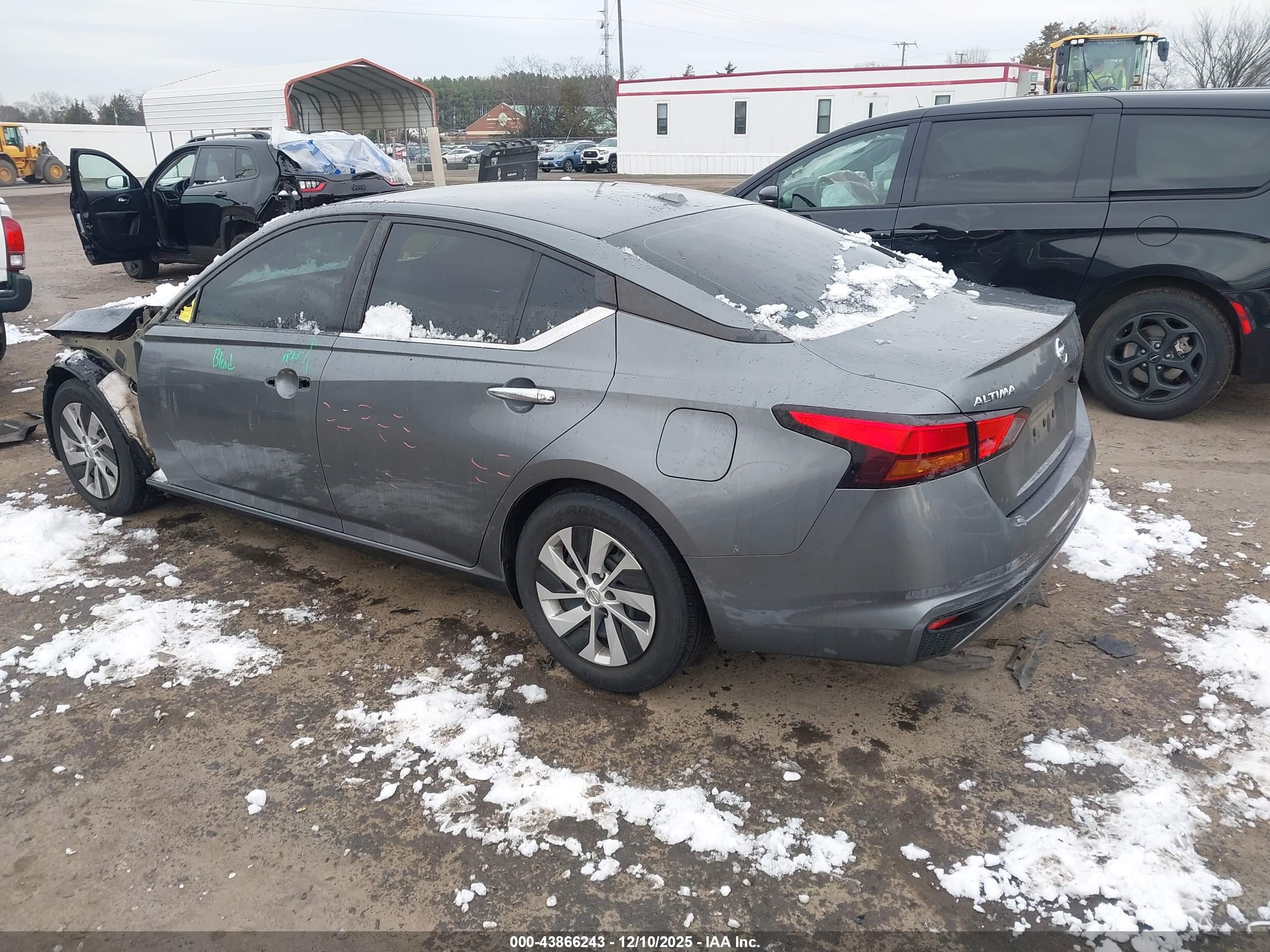 NISSAN ALTIMA image 3