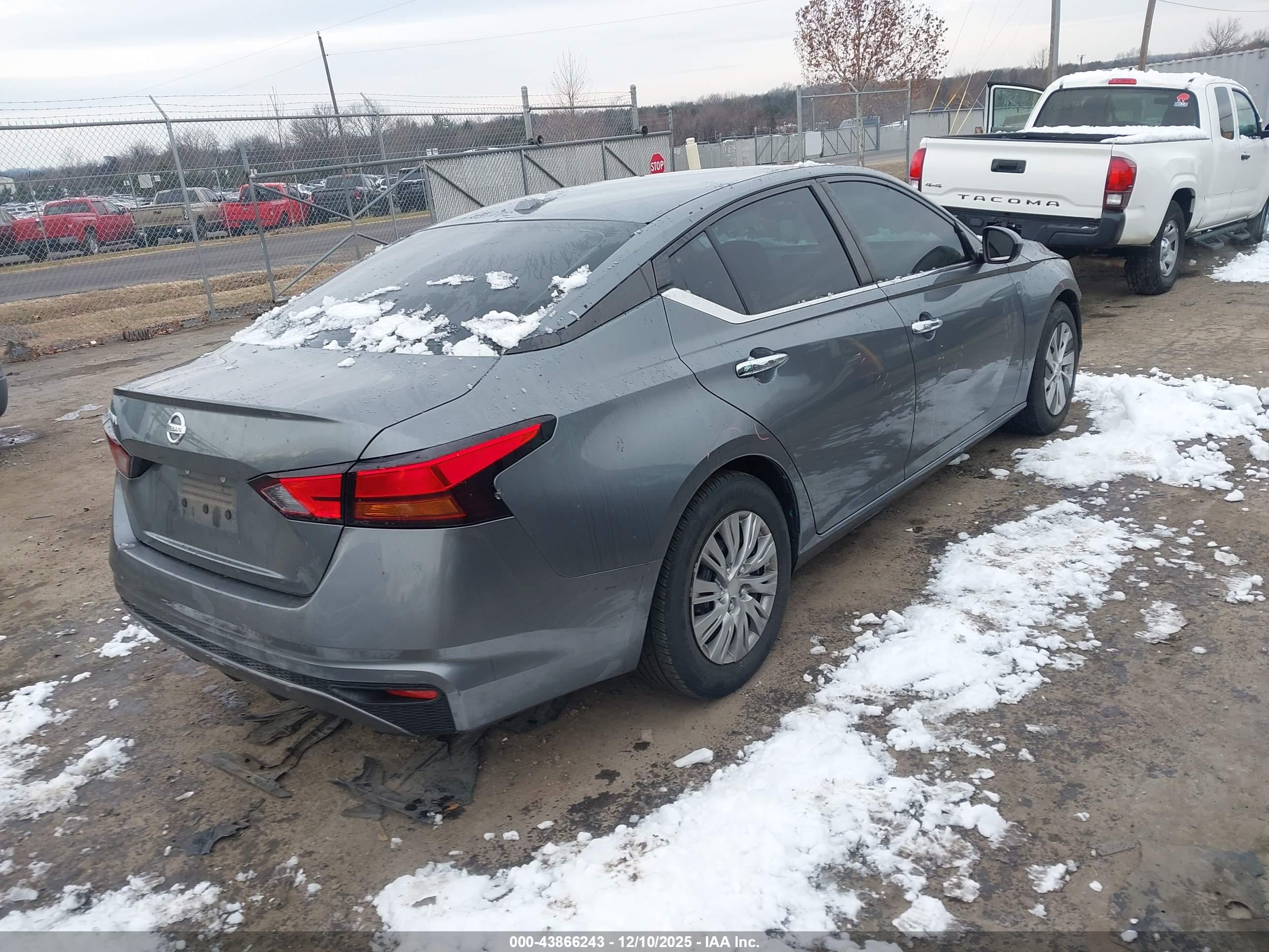 NISSAN ALTIMA image 4