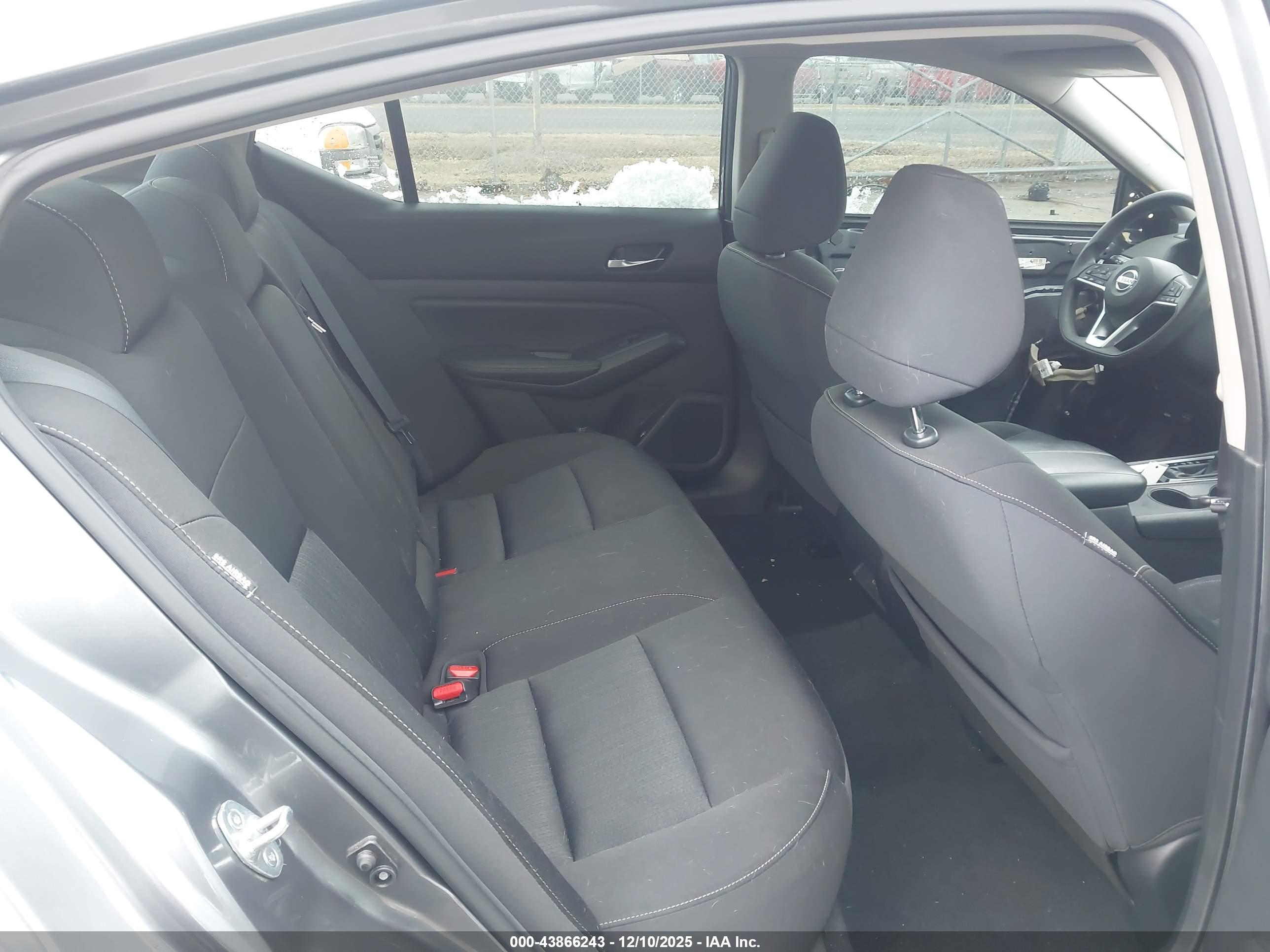 NISSAN ALTIMA image 8