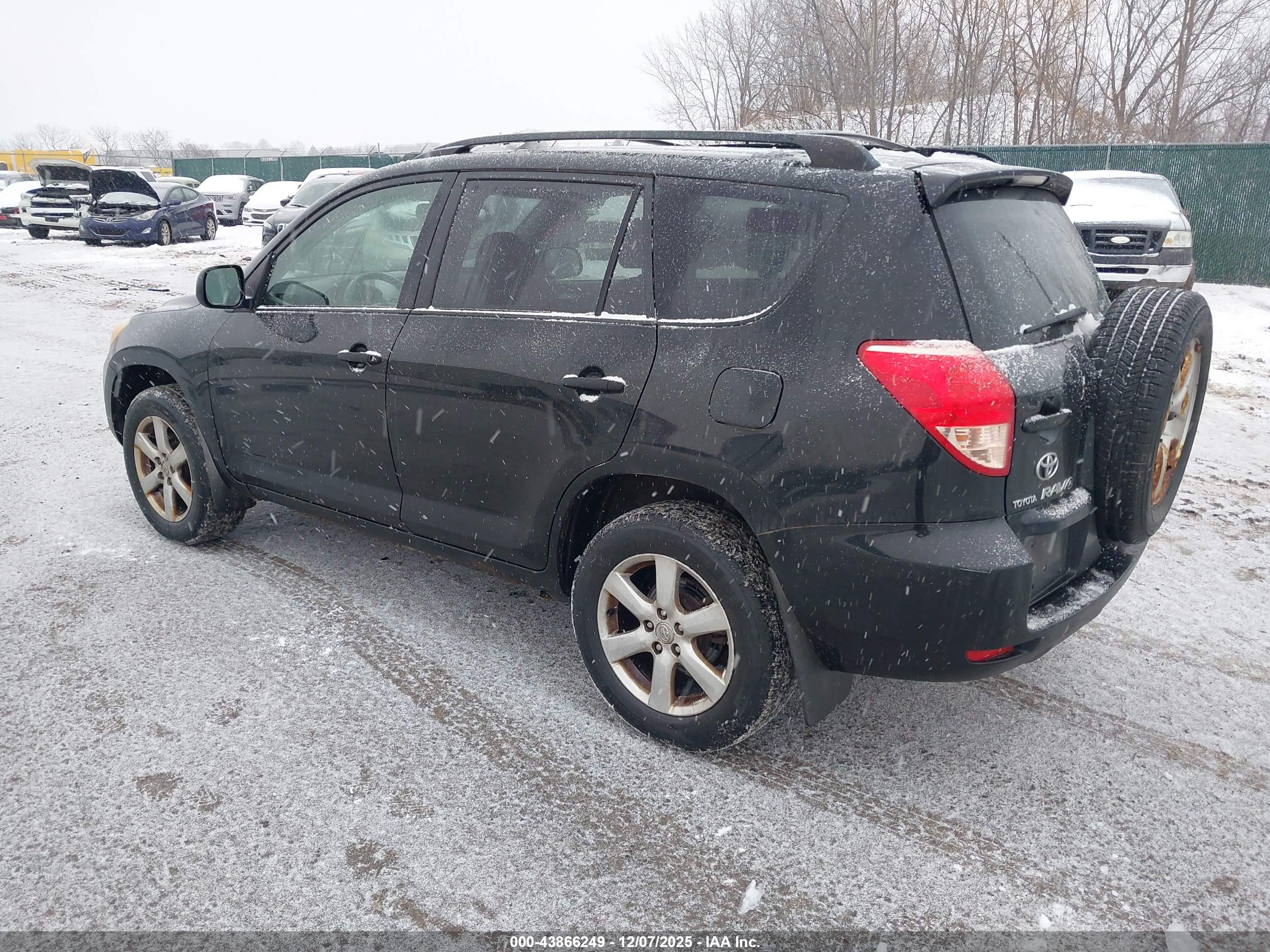 TOYOTA RAV4 image 3