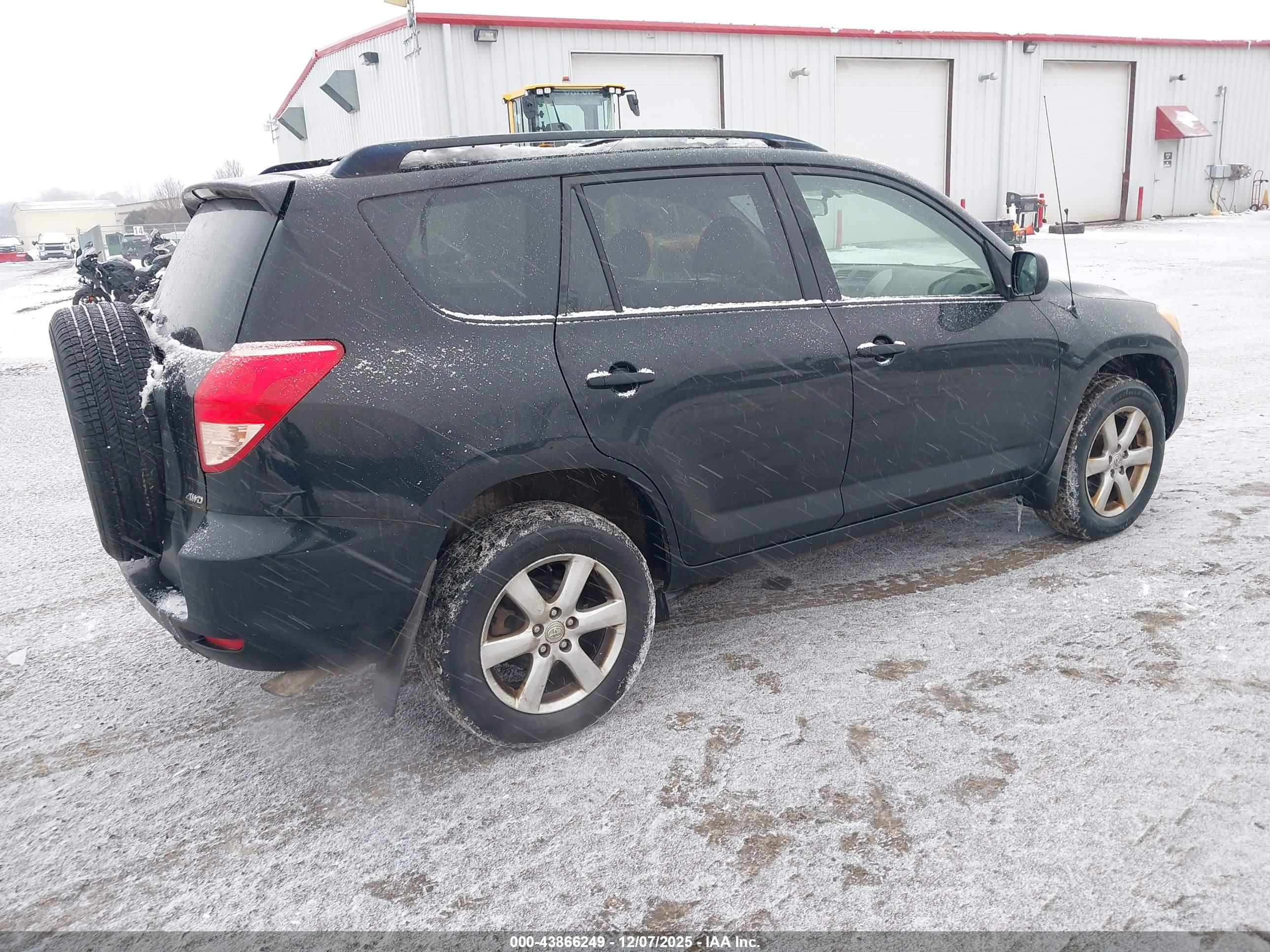 TOYOTA RAV4 image 4