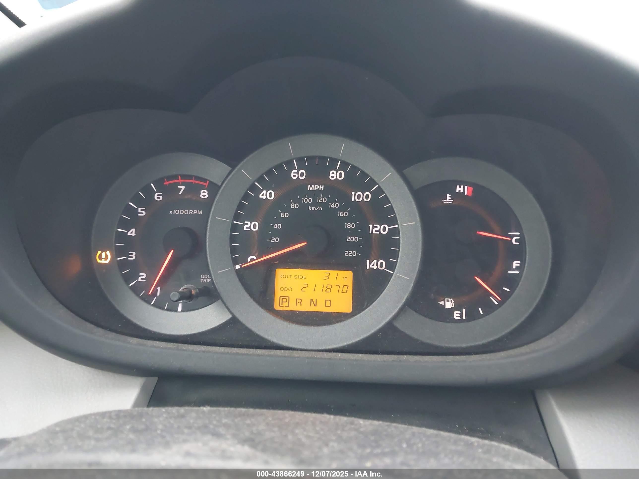 TOYOTA RAV4 image 7
