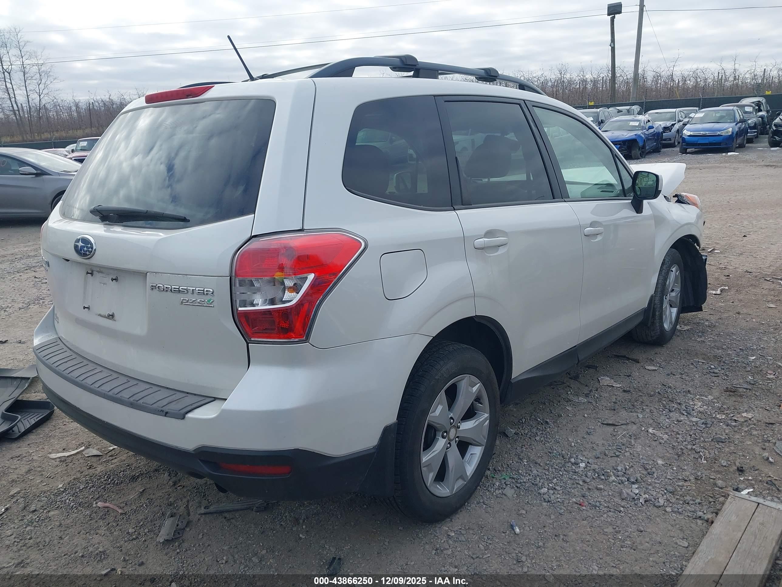 SUBARU FORESTER image 4