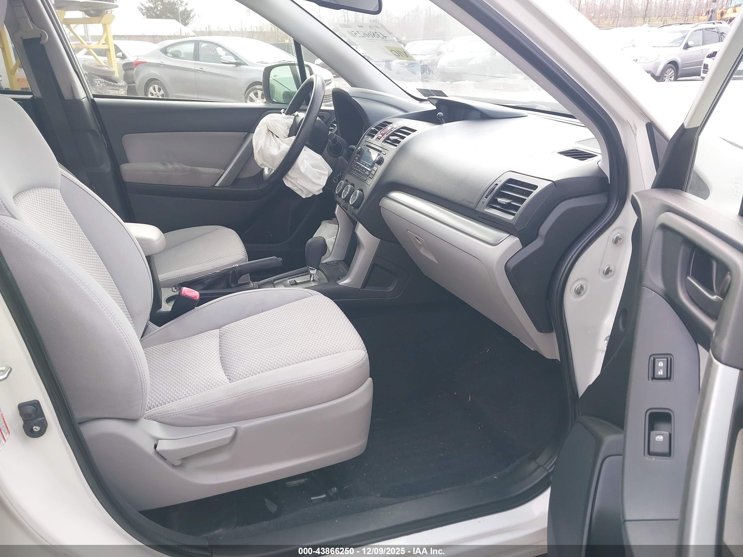 SUBARU FORESTER image 5