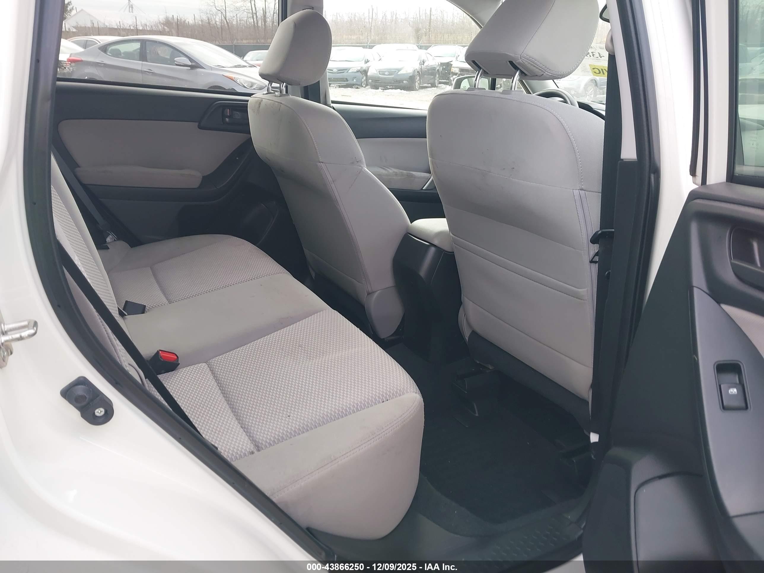SUBARU FORESTER image 8