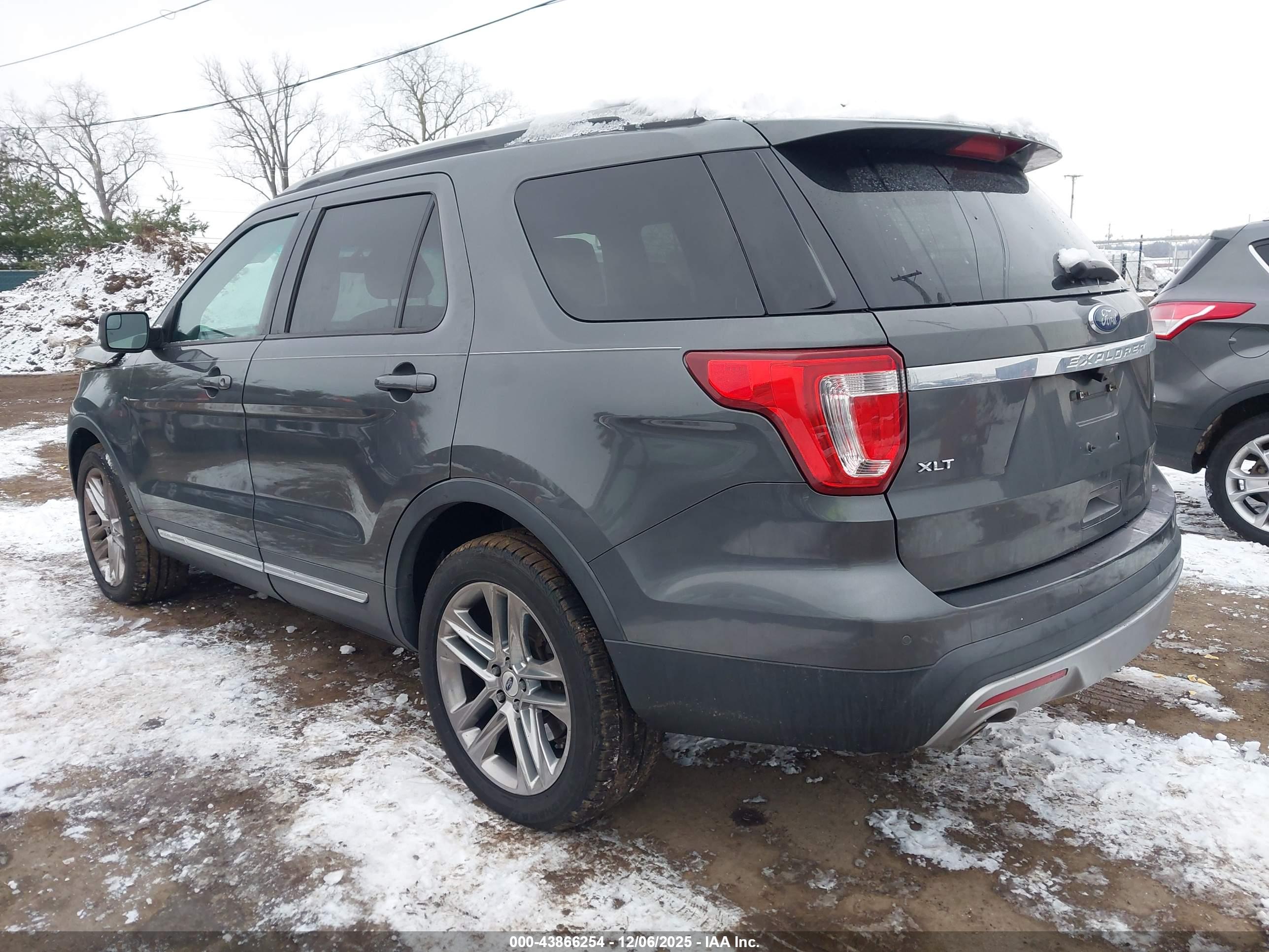FORD EXPLORER image 3